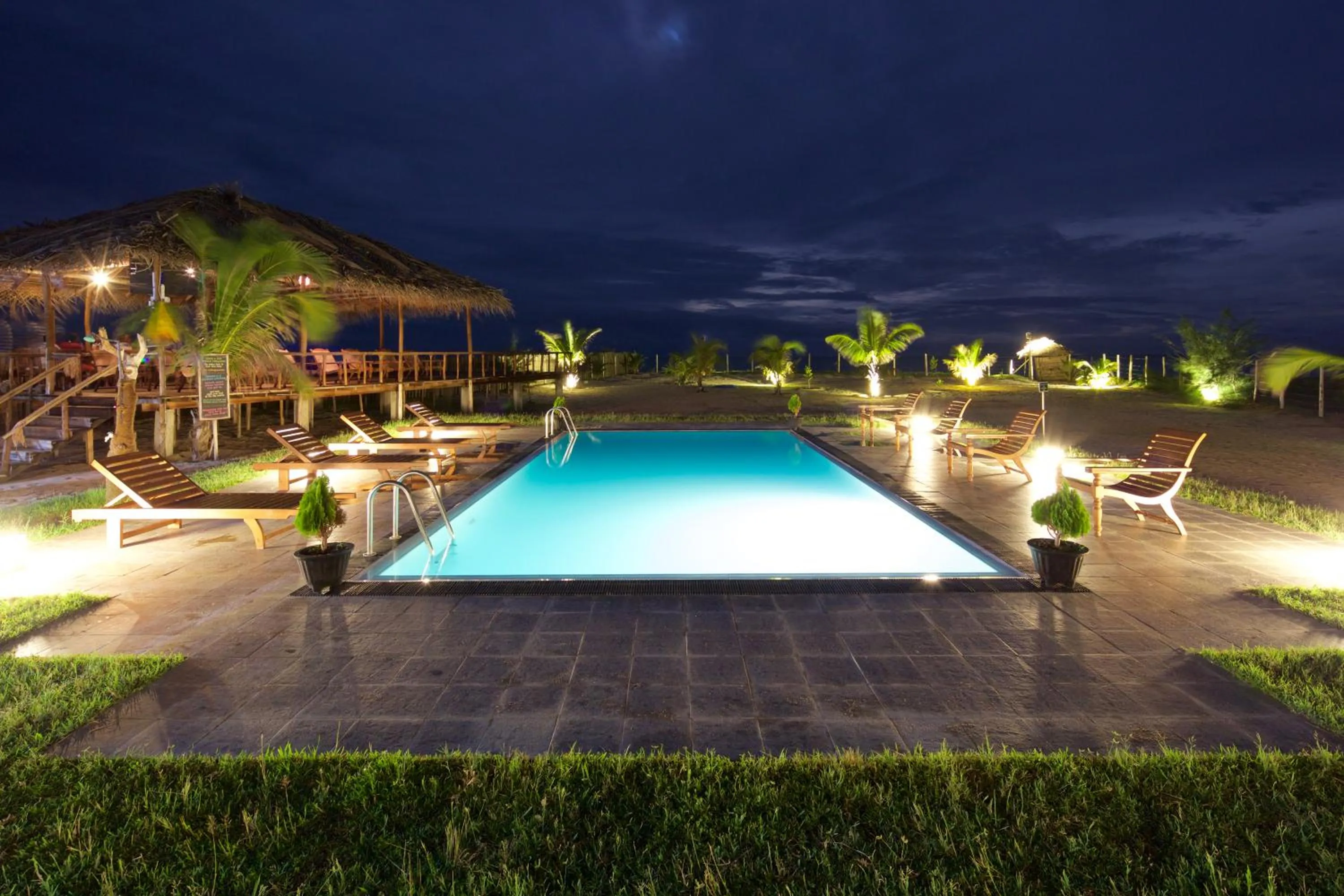 Night in Paper Moon Kudils