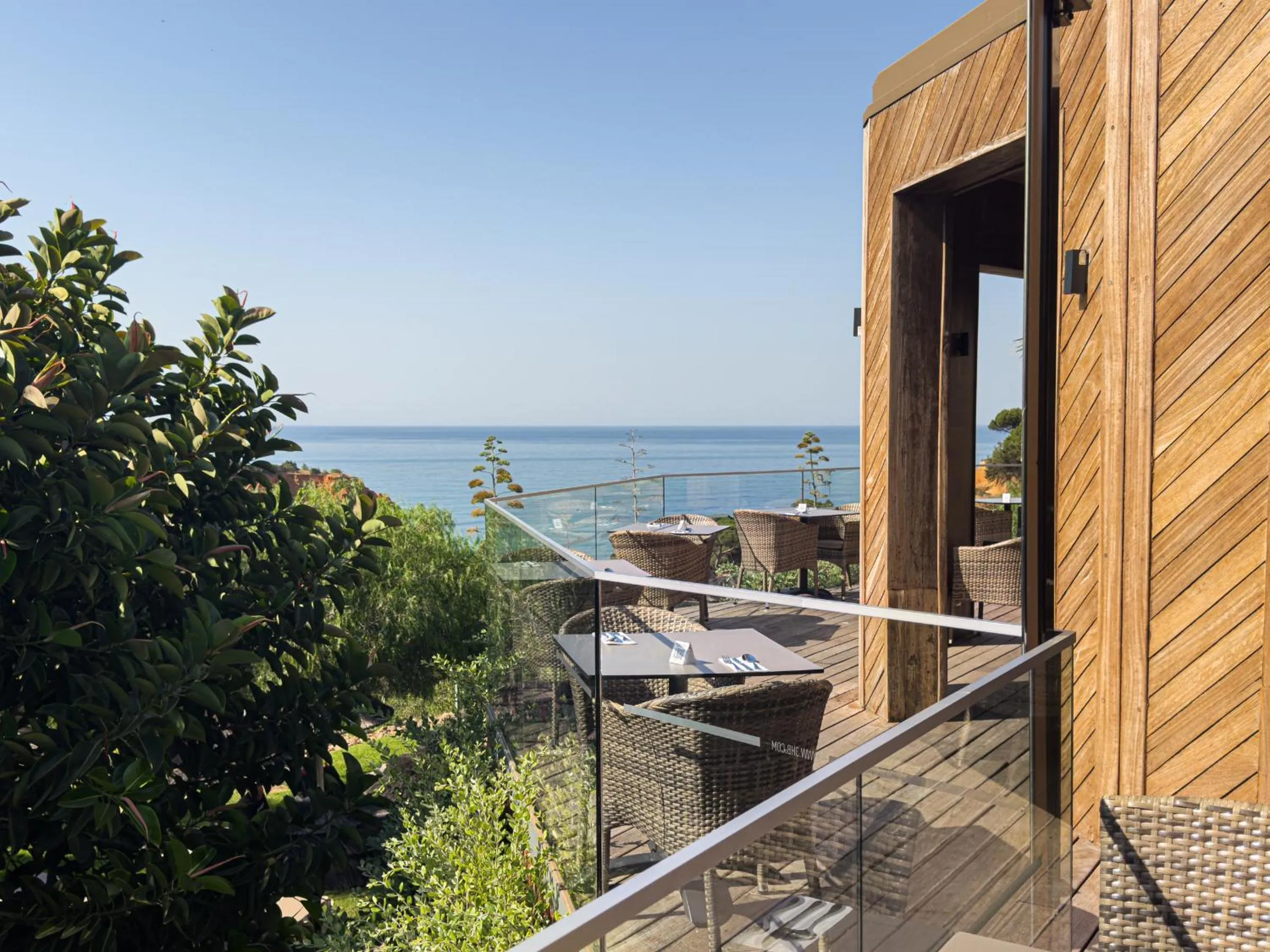 Restaurant/places to eat in 3HB Falesia Beach