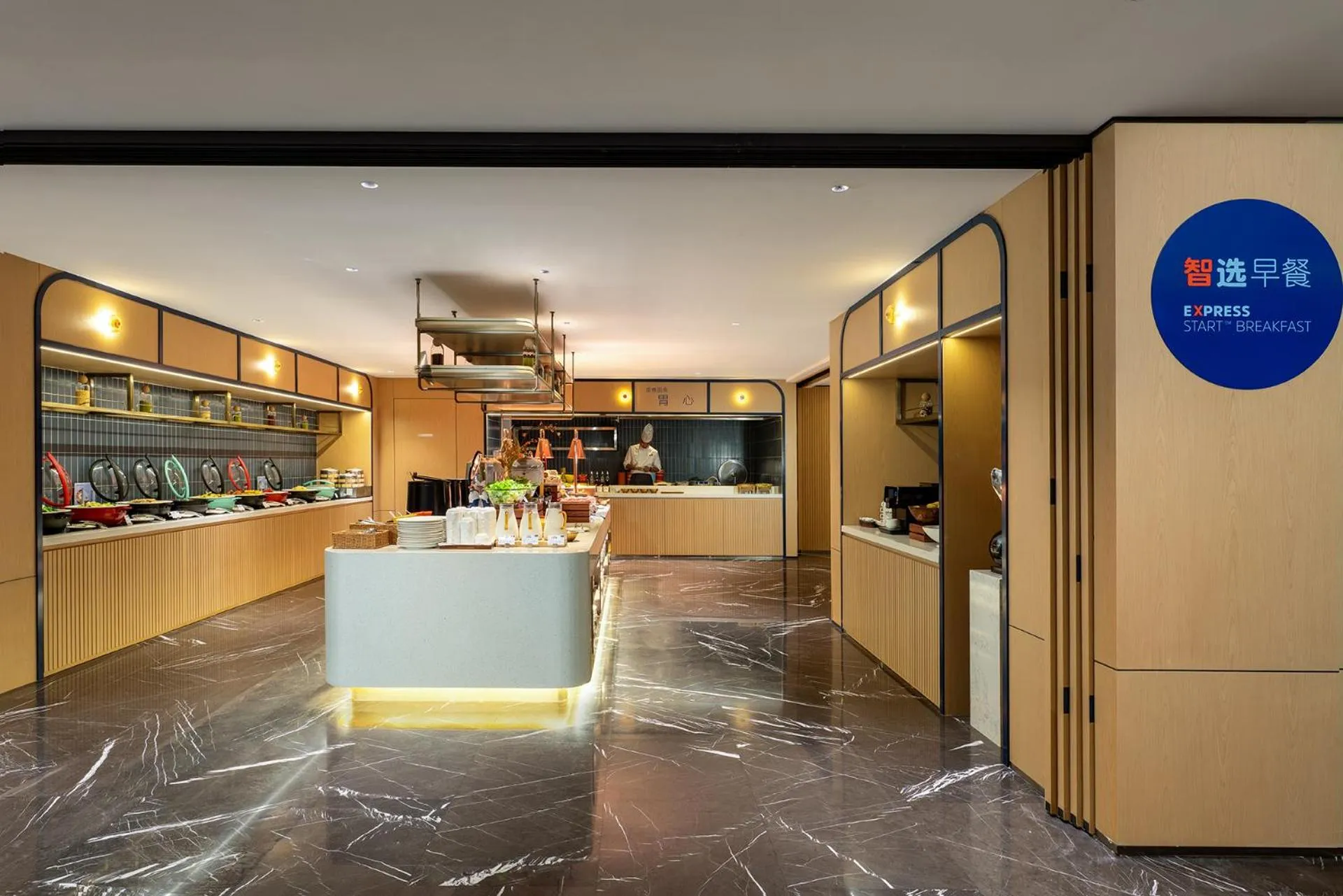 Restaurant/places to eat in Holiday Inn Express Lijiang Ancient Town by IHG