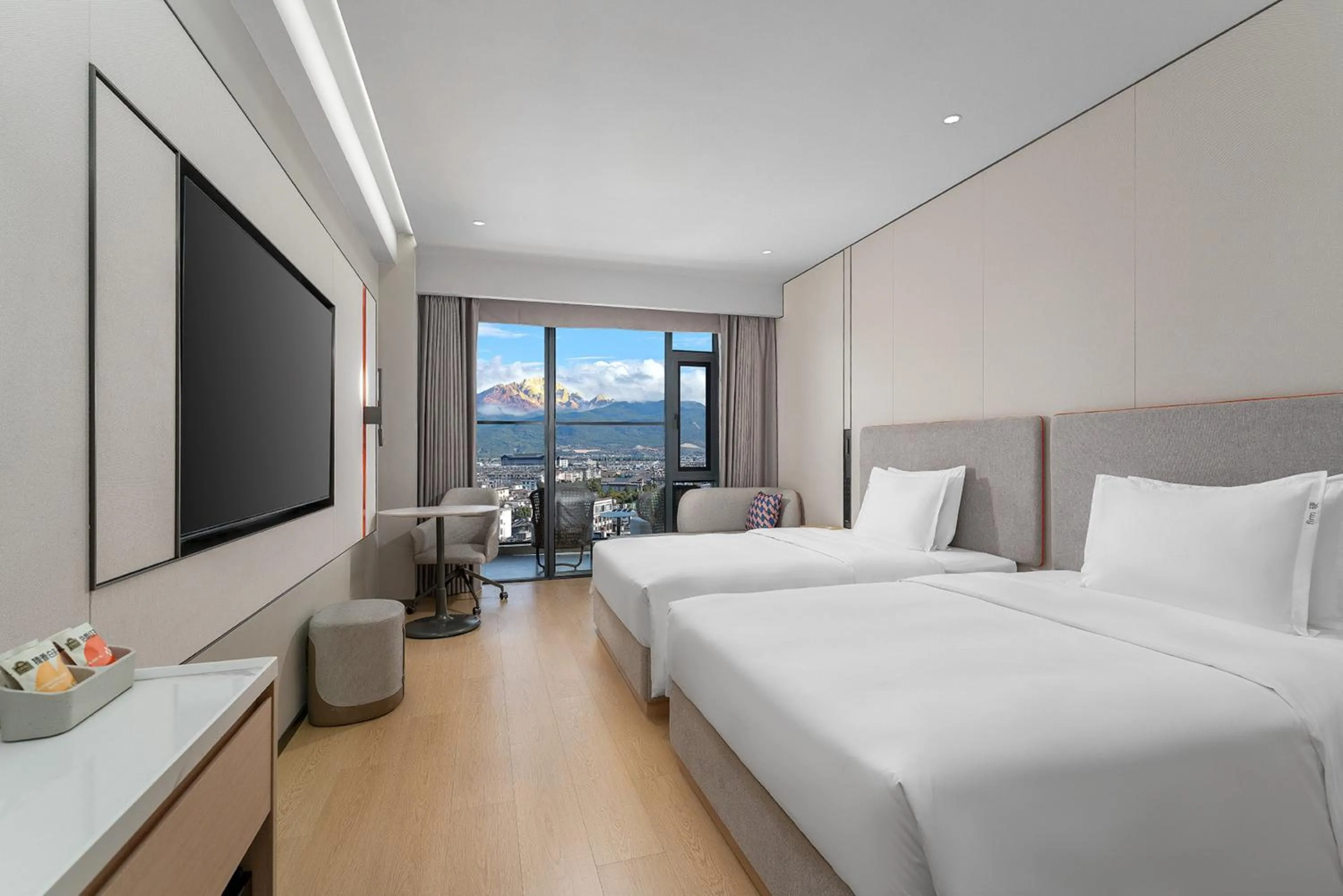 Photo of the whole room, Bed in Holiday Inn Express Lijiang Ancient Town by IHG