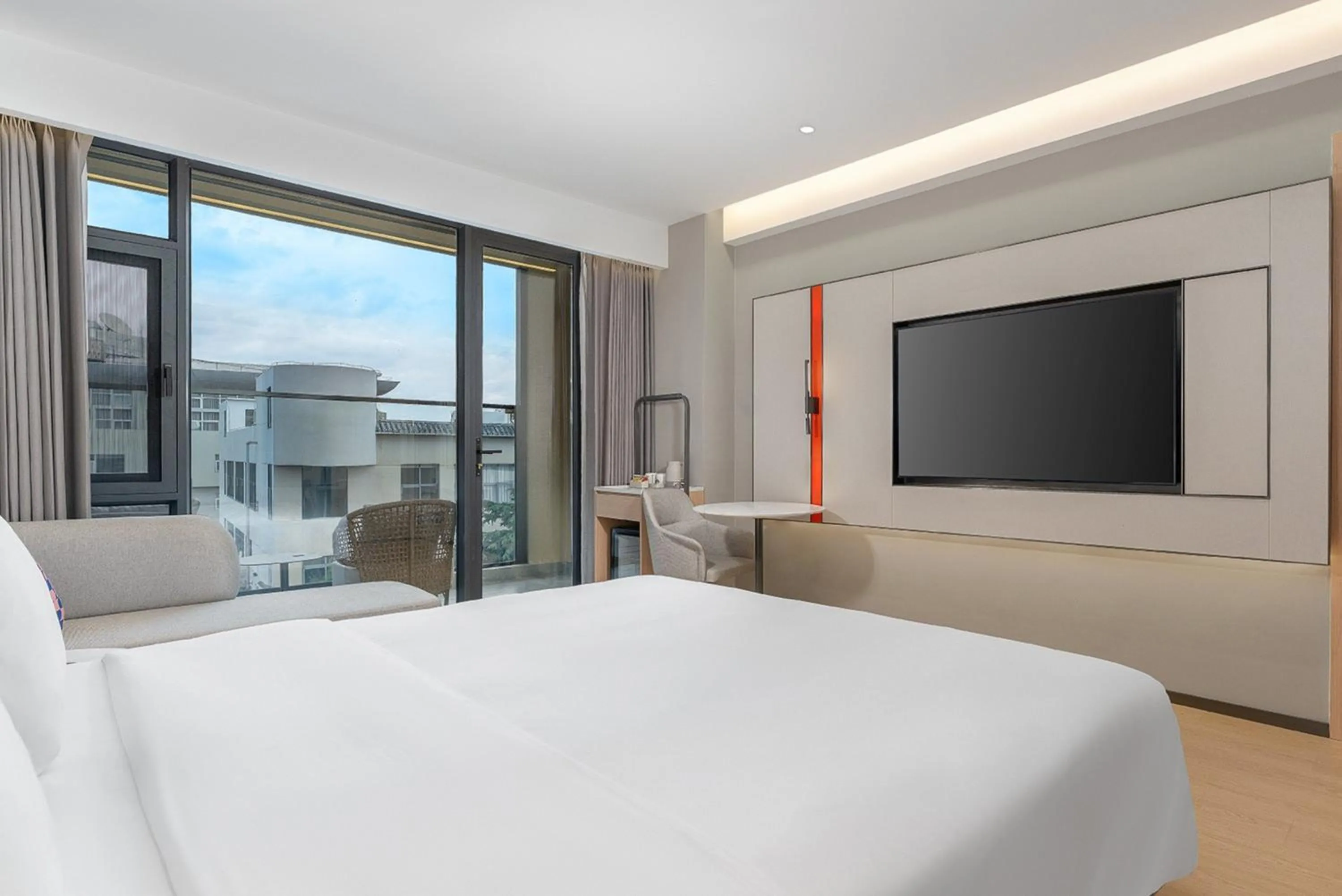 Photo of the whole room, Bed in Holiday Inn Express Lijiang Ancient Town by IHG