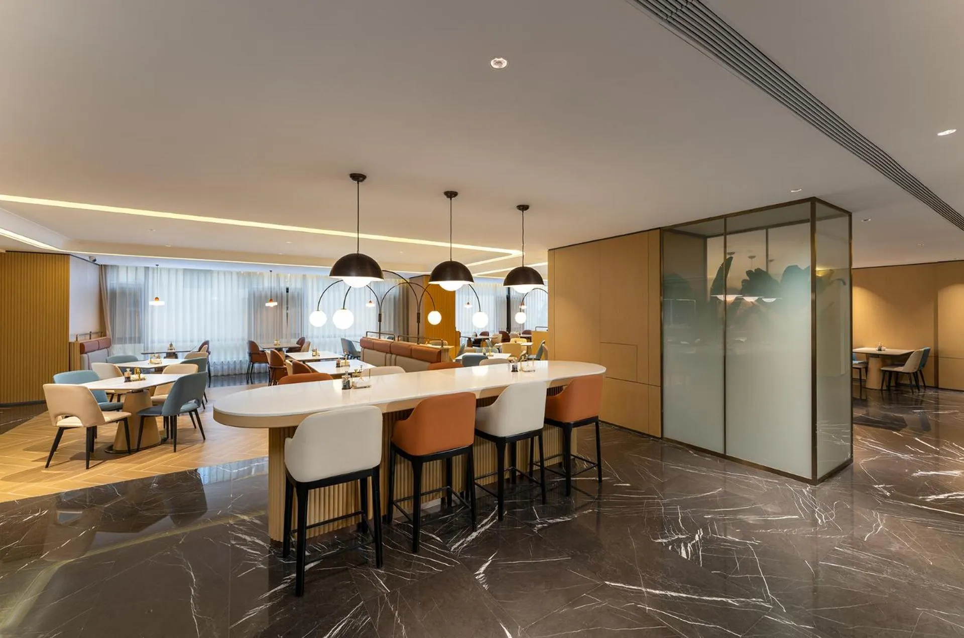 Restaurant/places to eat in Holiday Inn Express Lijiang Ancient Town by IHG