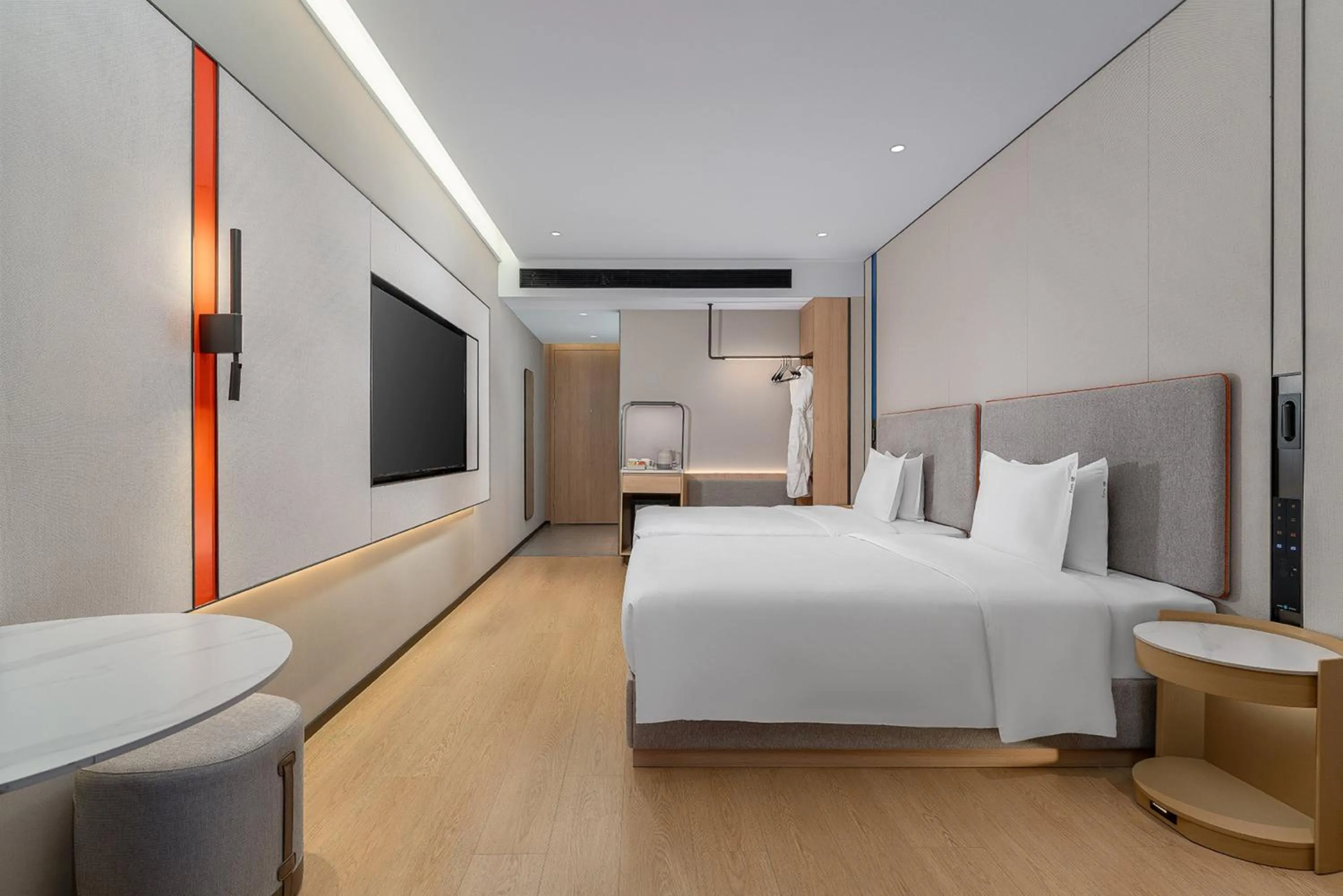 Photo of the whole room, Bed in Holiday Inn Express Lijiang Ancient Town by IHG