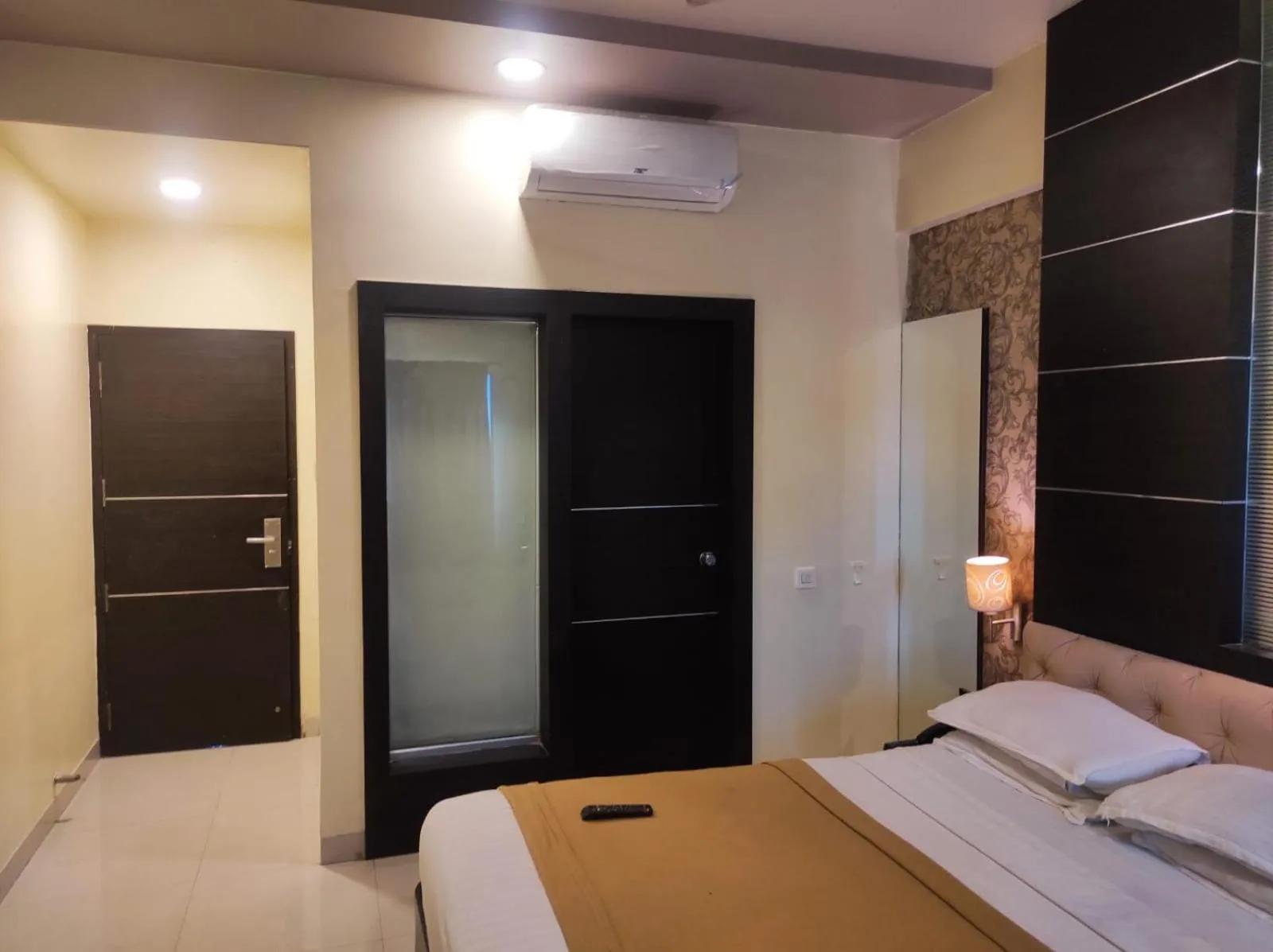 Bedroom, Bed in Hotel Vaishnavi