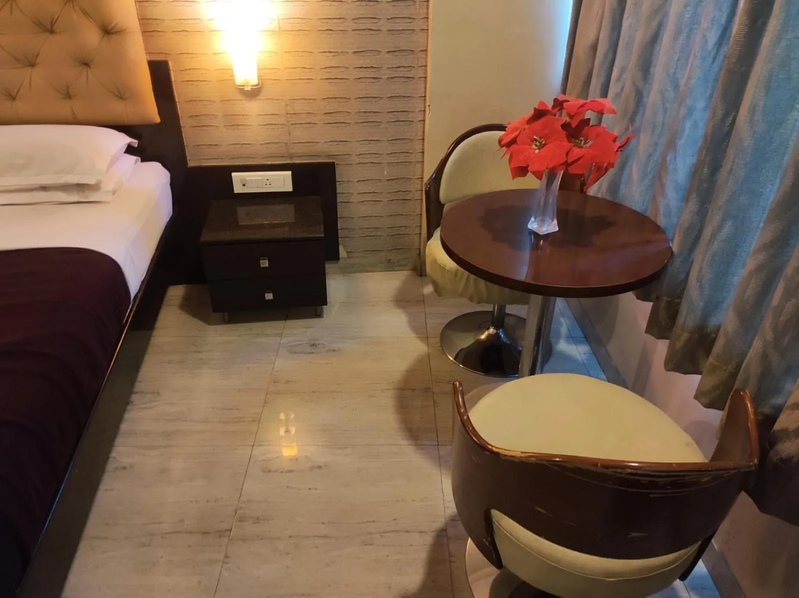 Seating area, Bed in Hotel Vaishnavi