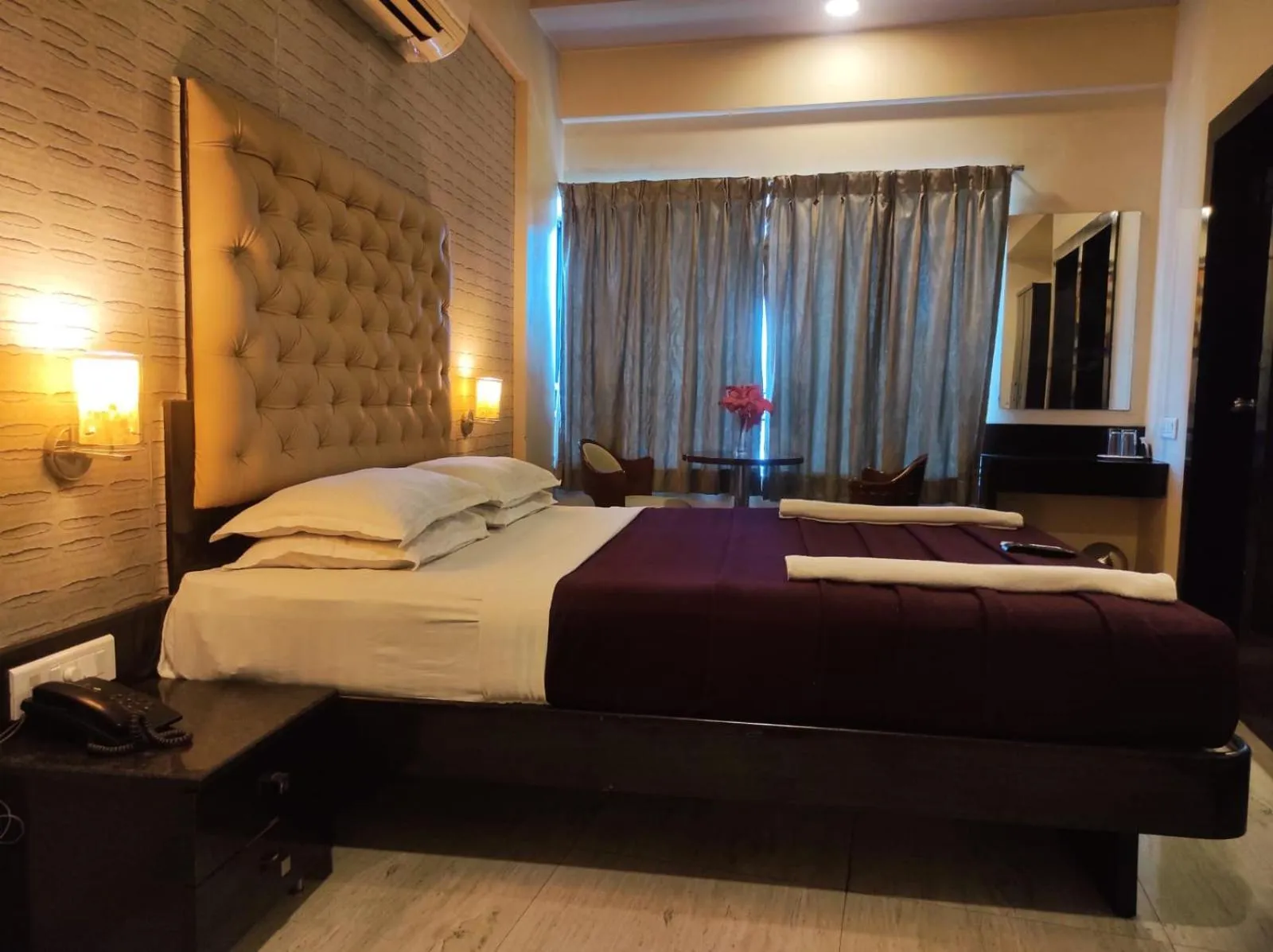 Bedroom, Bed in Hotel Vaishnavi