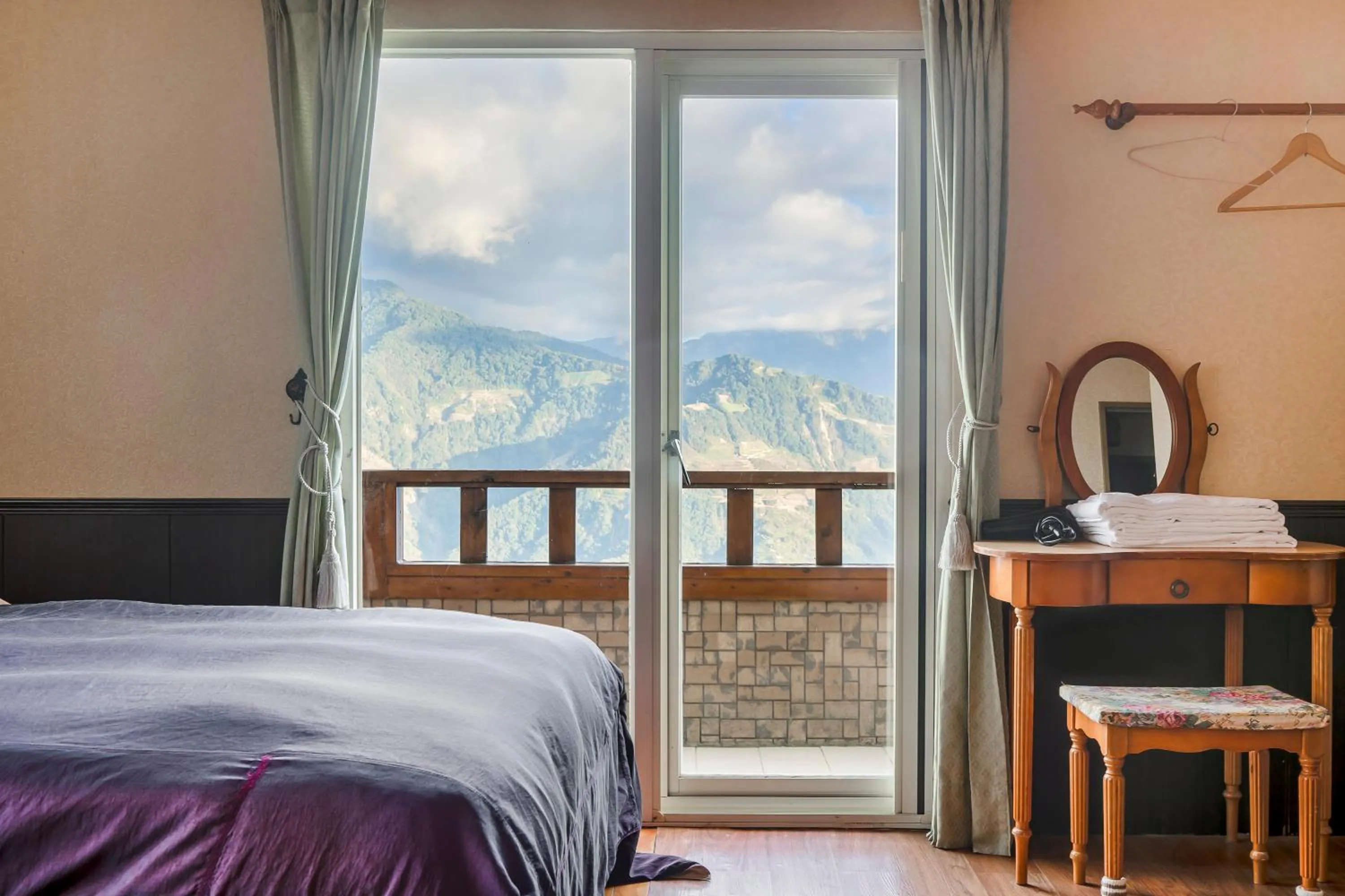 Photo of the whole room, Bed in Chingjing New Paradise B&B