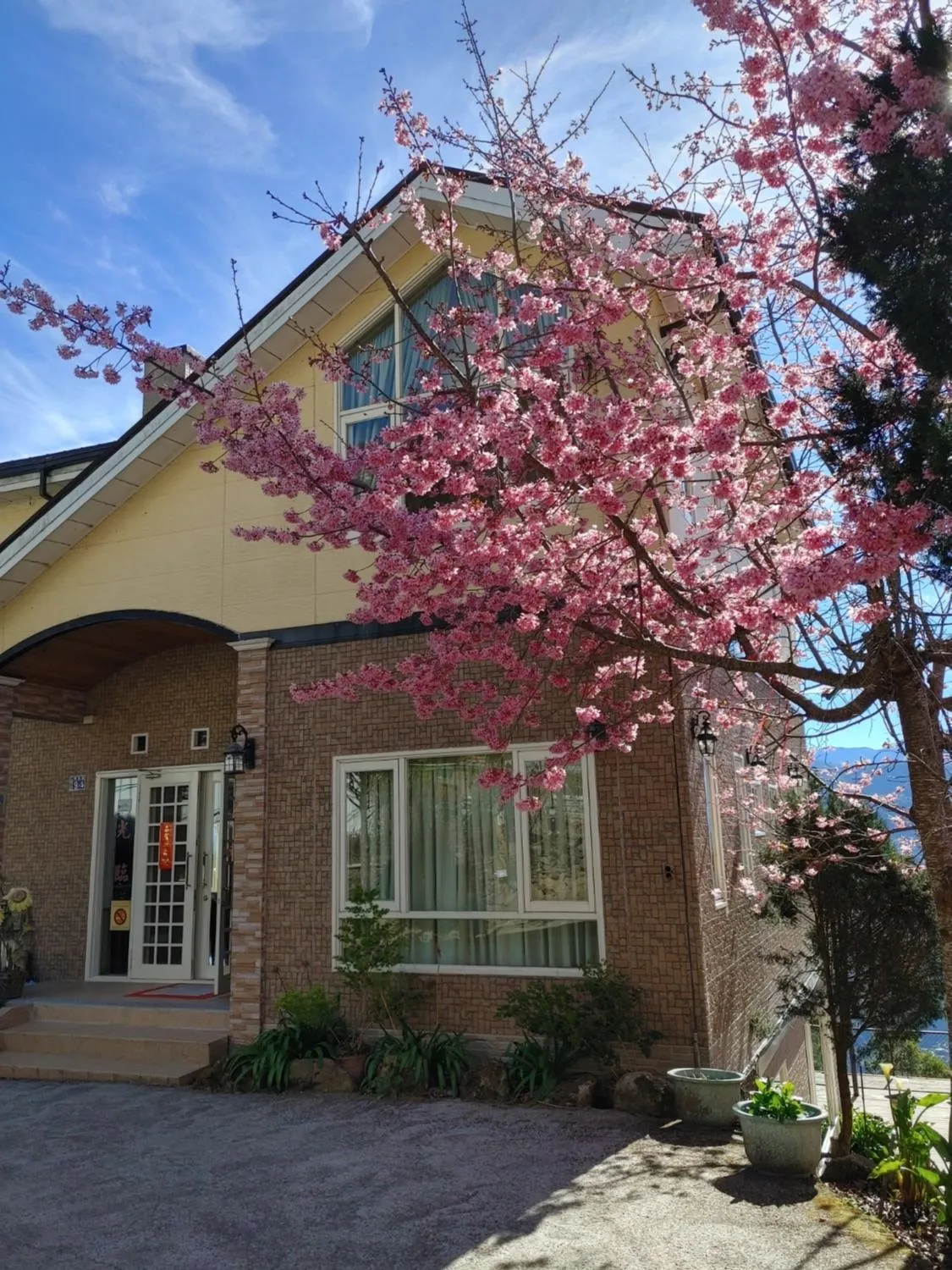 Spring in Chingjing New Paradise B&B