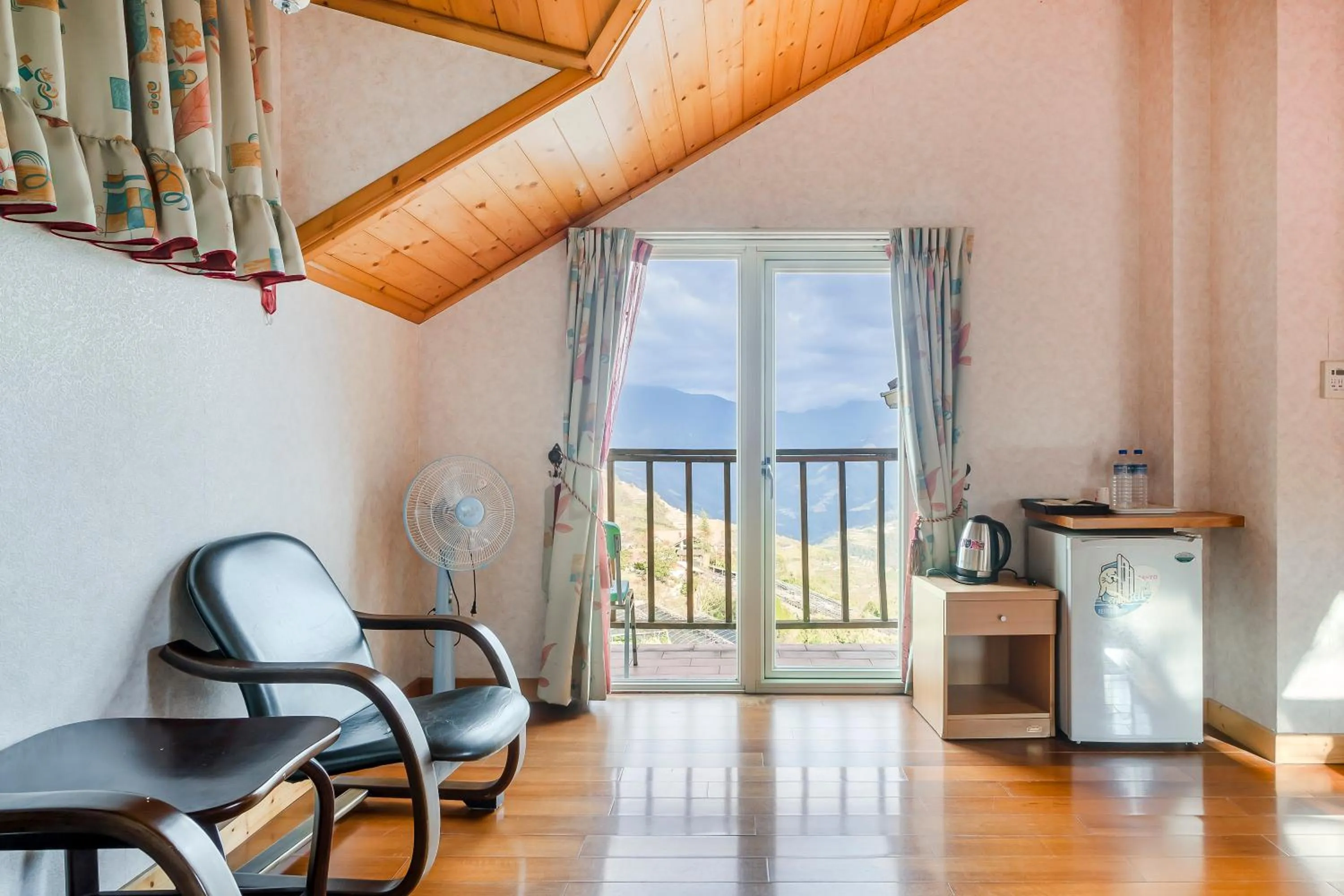 Seating area in Chingjing New Paradise B&B