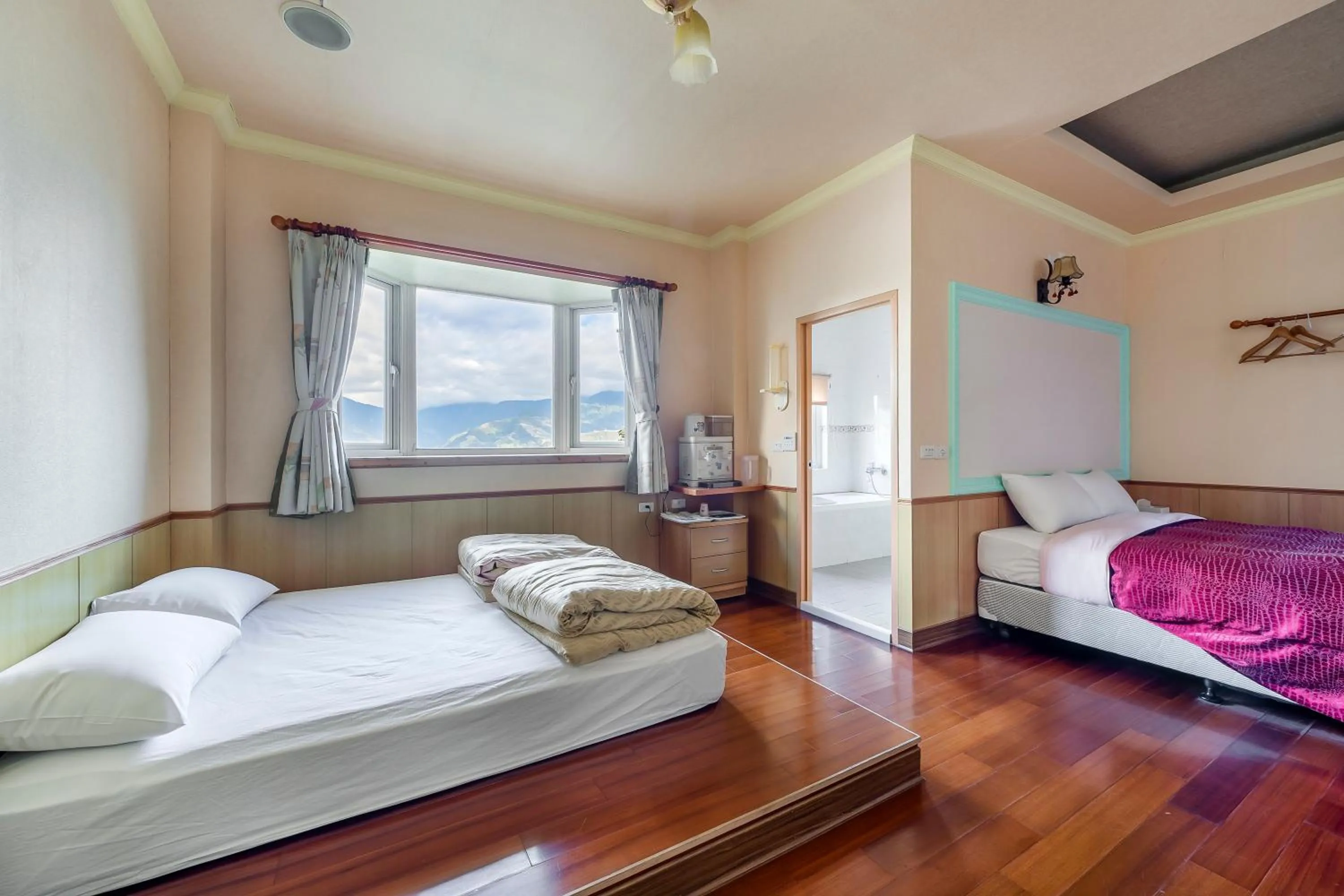 Photo of the whole room, Bed in Chingjing New Paradise B&B