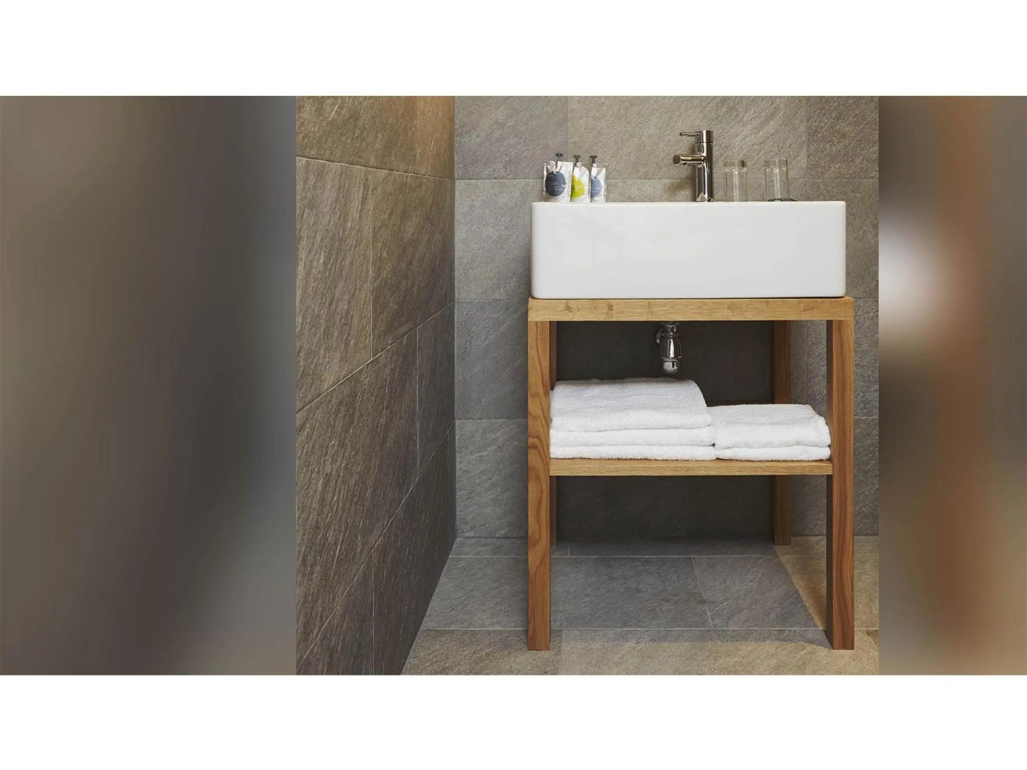 Bathroom in 9Hotel Republique