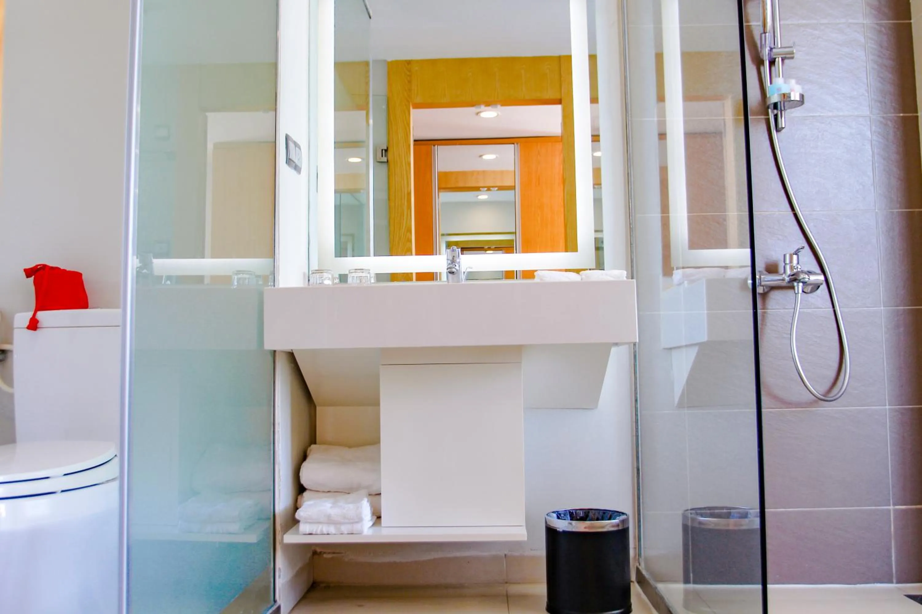 Shower in Dragon Sea Hotel