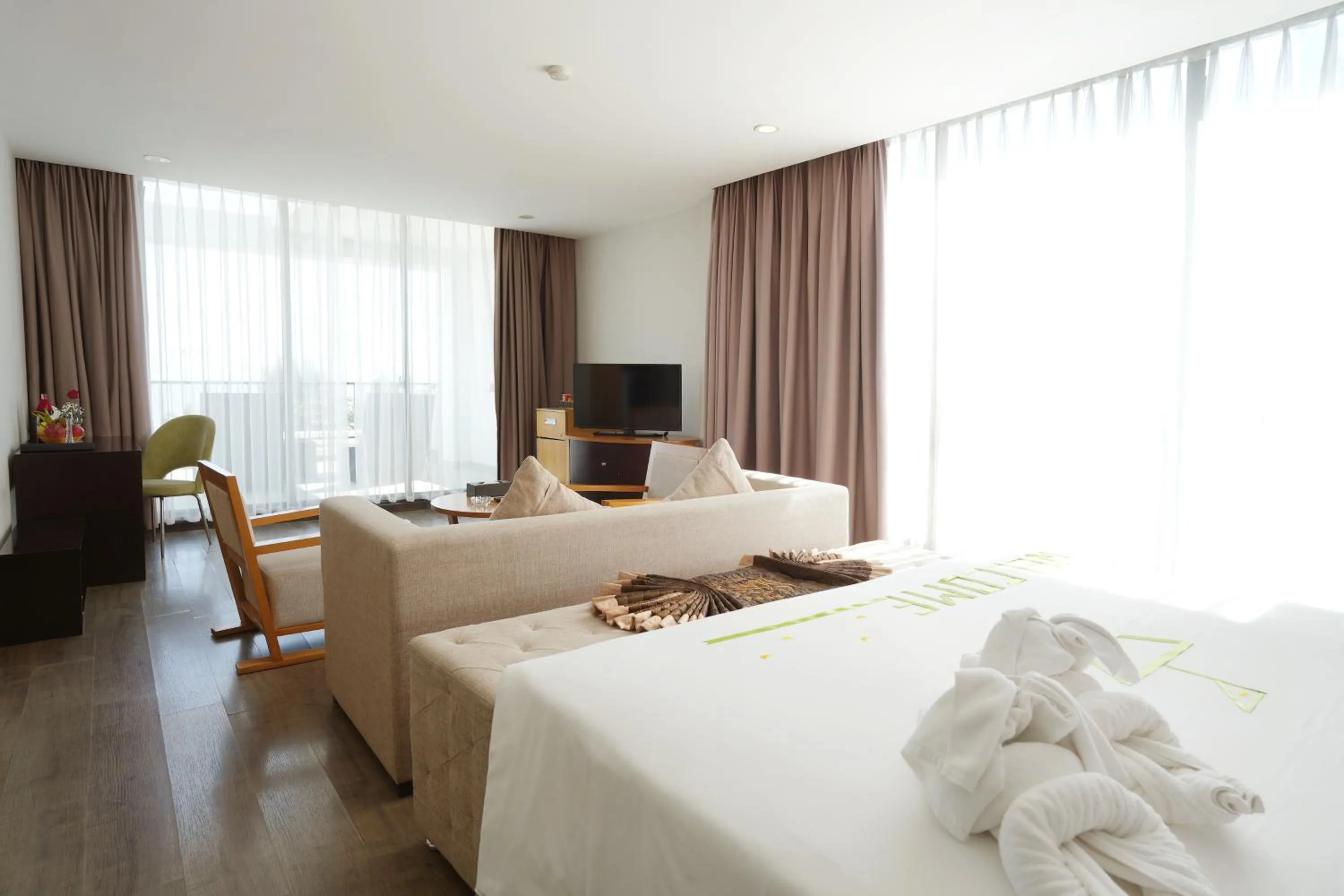 Bed in Dragon Sea Hotel