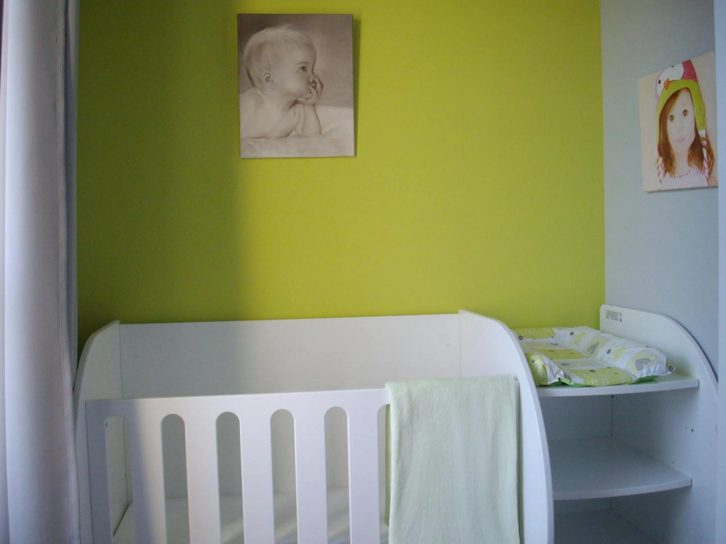 cot, Bed in Hôtel Le Saint Martin