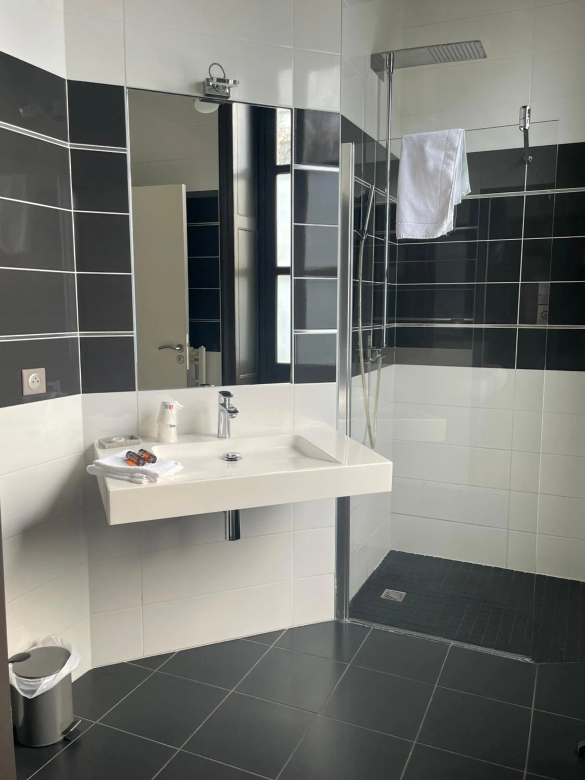 Bathroom in Hôtel Le Saint Martin