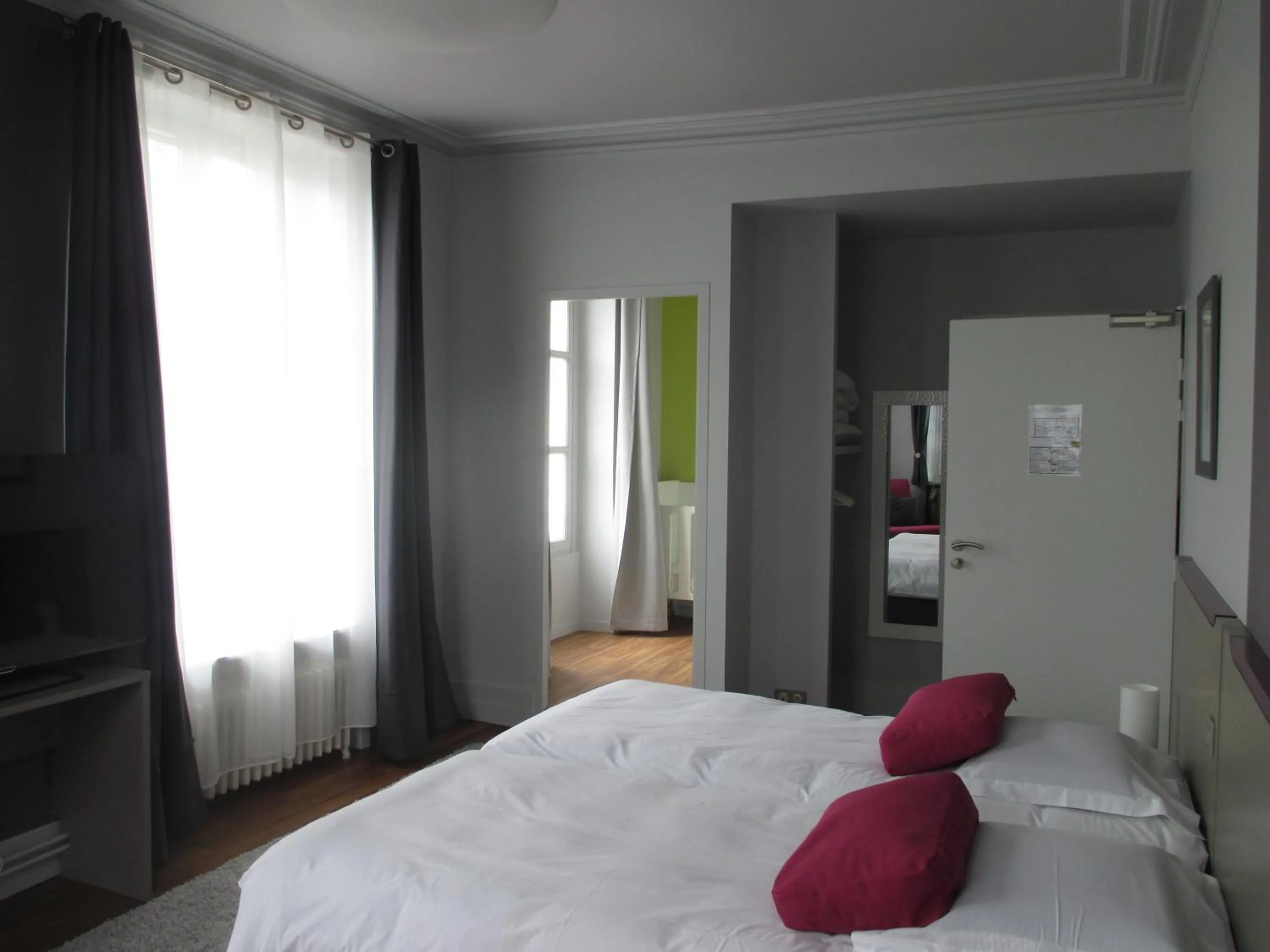 Photo of the whole room, Bed in Hôtel Le Saint Martin