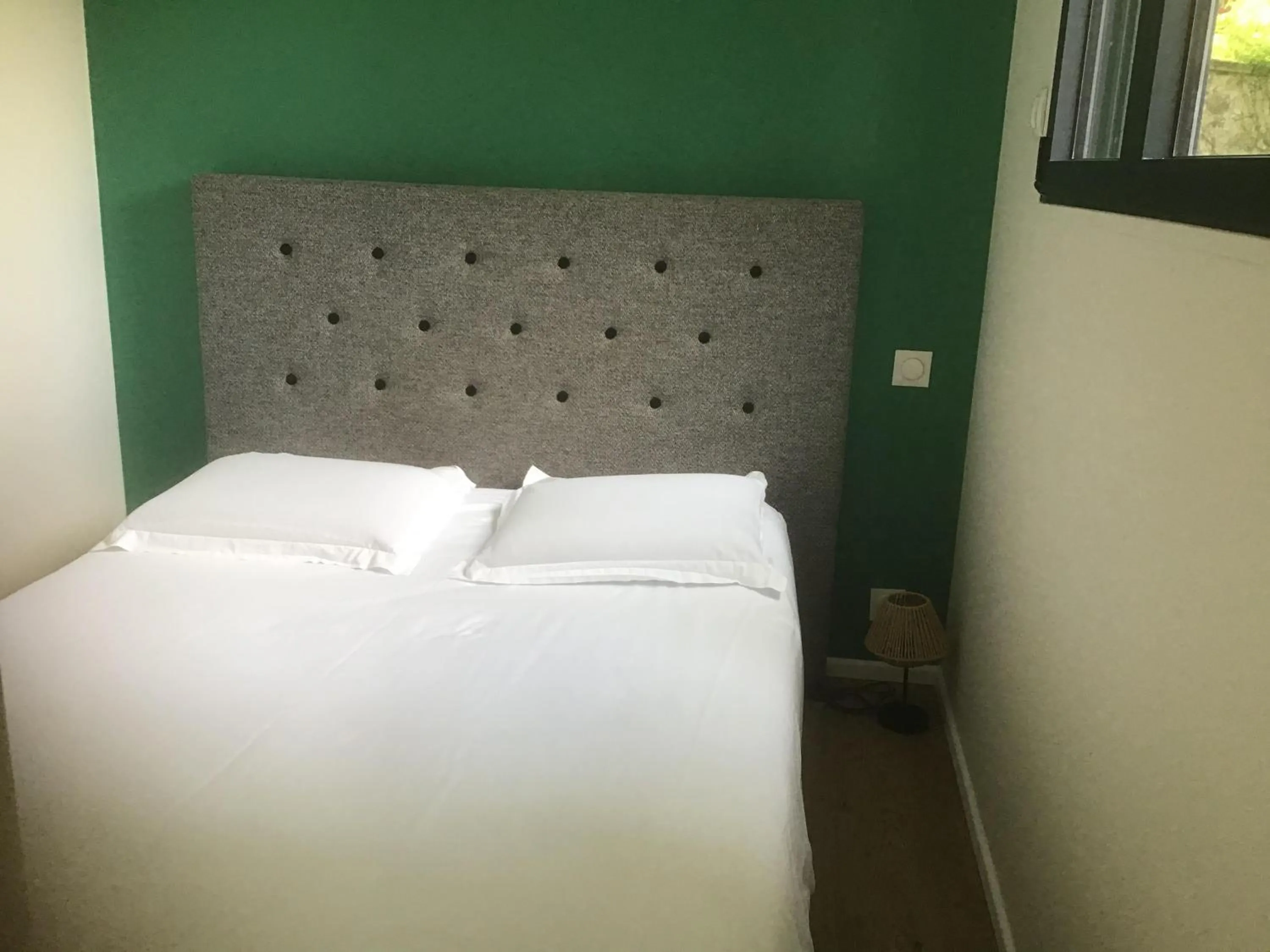 Bed in Hôtel Le Saint Martin