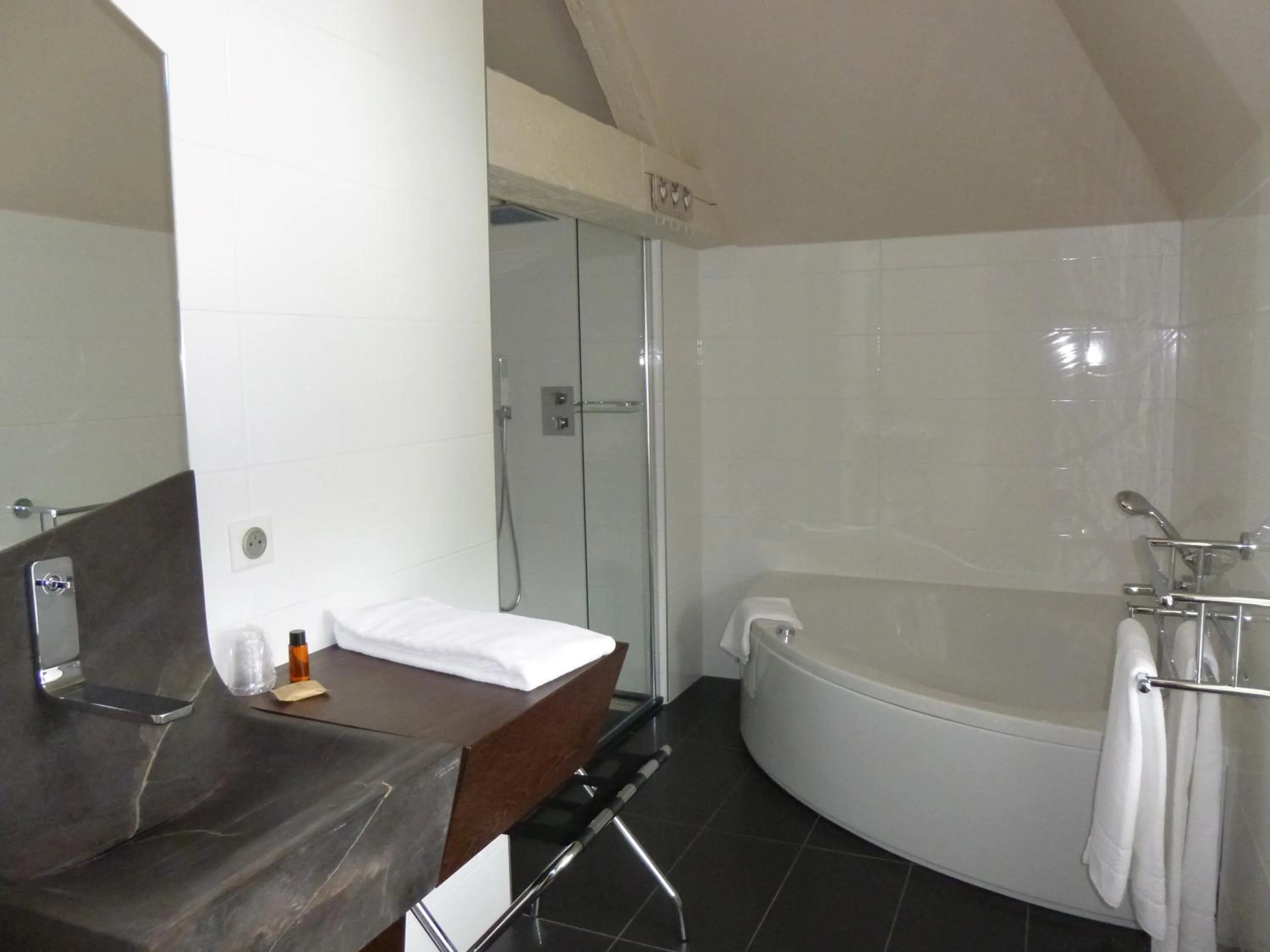 Bathroom in Hôtel Le Saint Martin