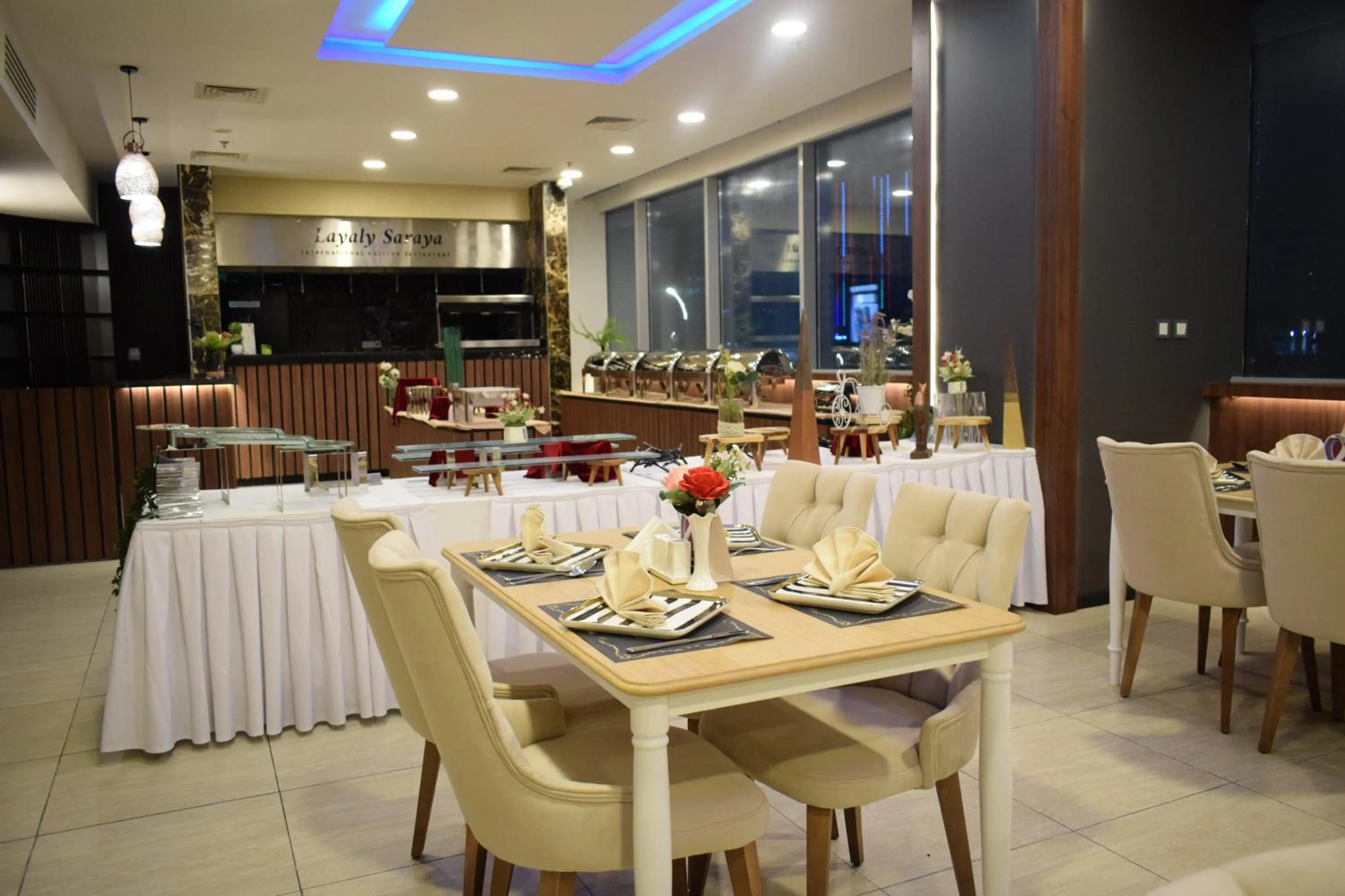 Restaurant/places to eat in Saraya Corniche Hotel