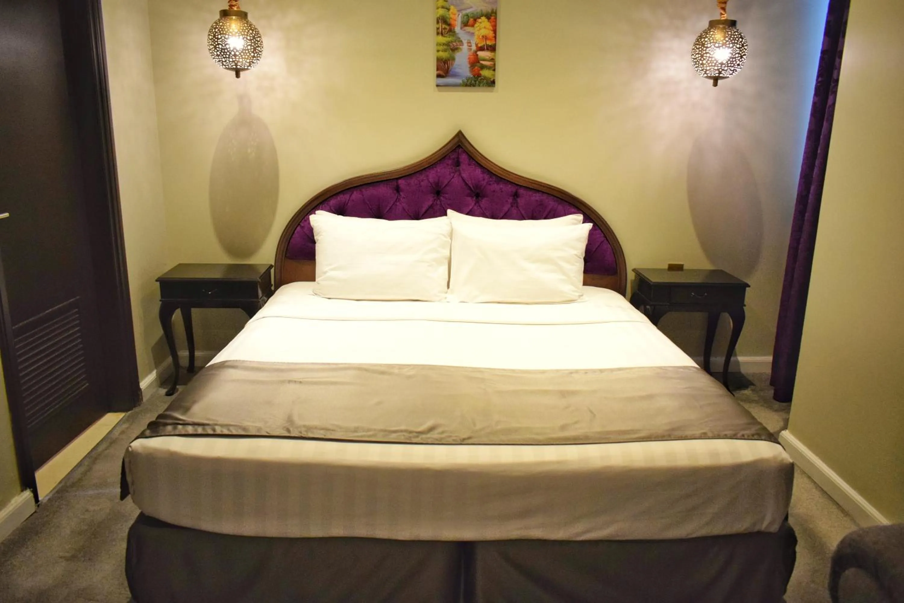 Bedroom, Bed in Saraya Corniche Hotel