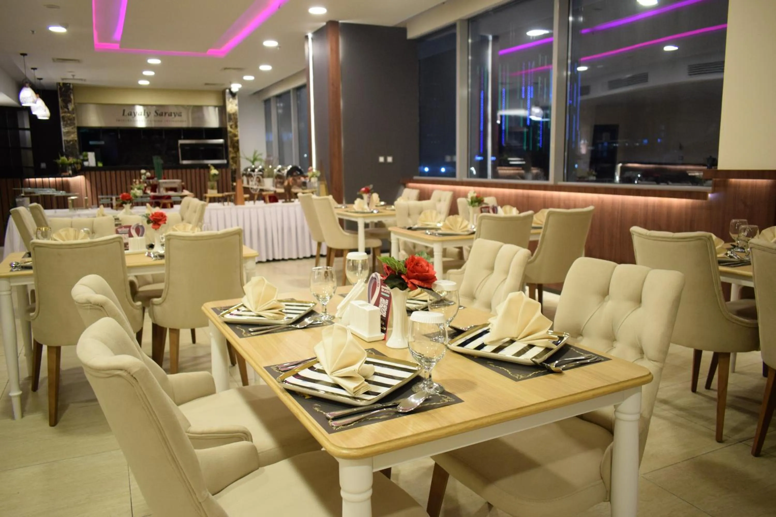 Restaurant/places to eat in Saraya Corniche Hotel
