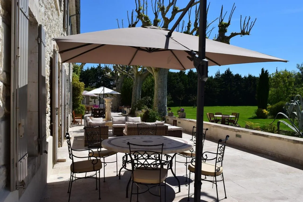 Patio in La Bastide des Amouriers