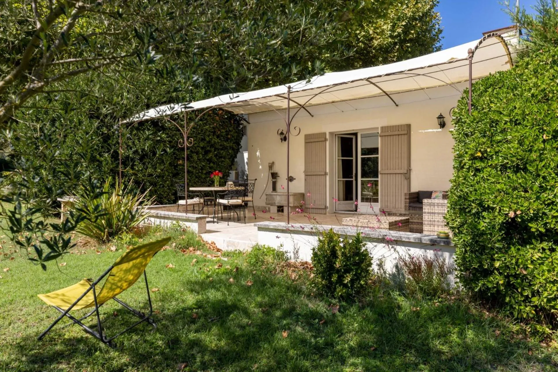 Patio in La Bastide des Amouriers