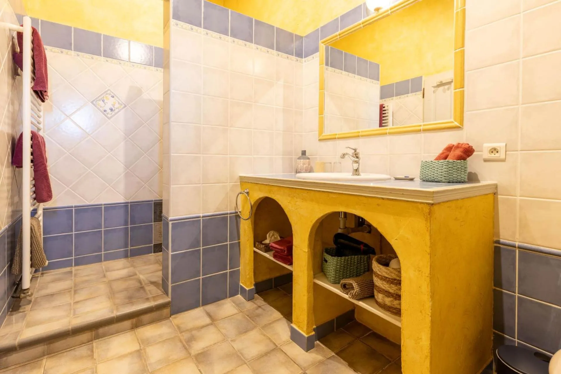 Shower in La Bastide des Amouriers