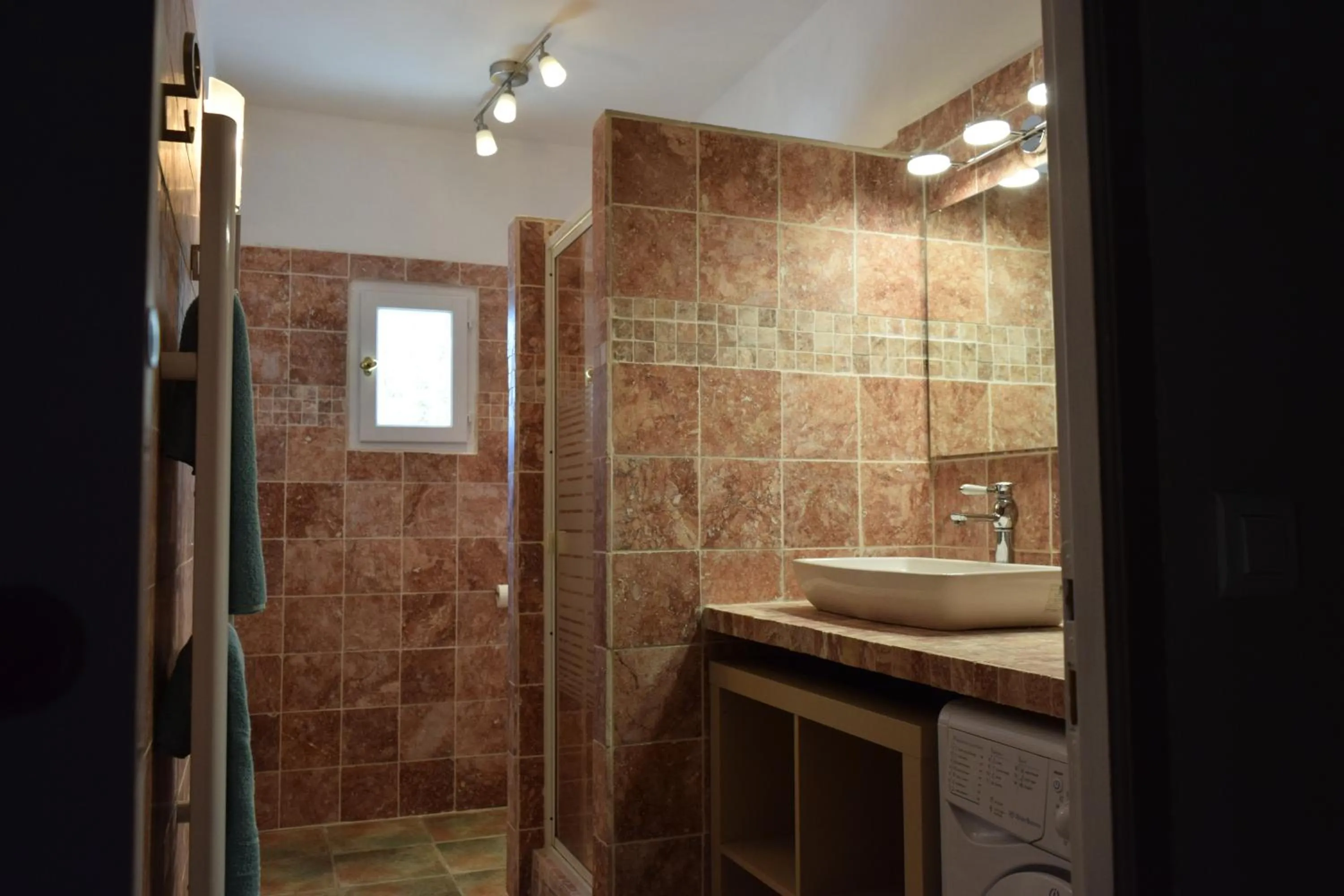 Shower in La Bastide des Amouriers