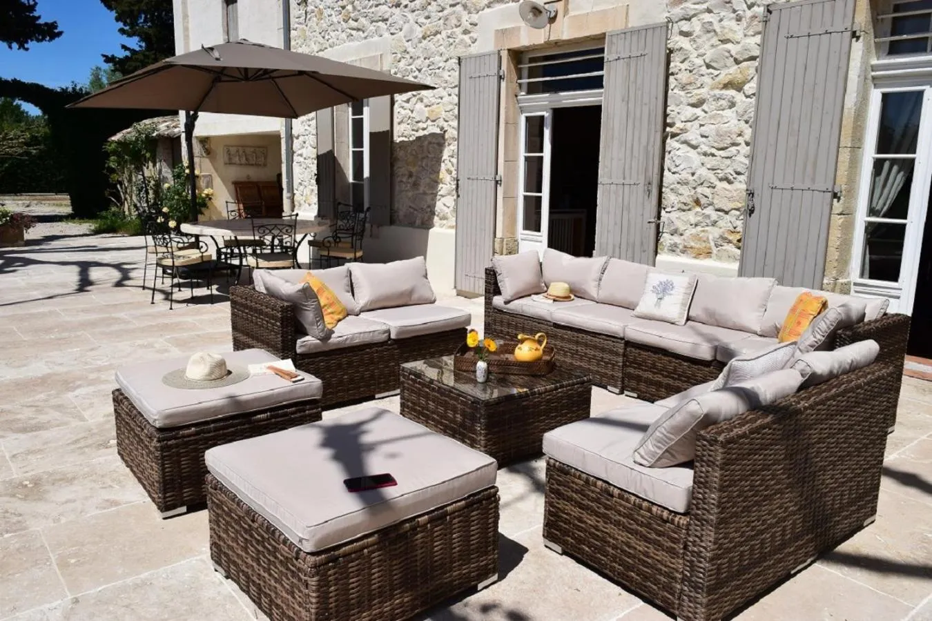 Patio in La Bastide des Amouriers