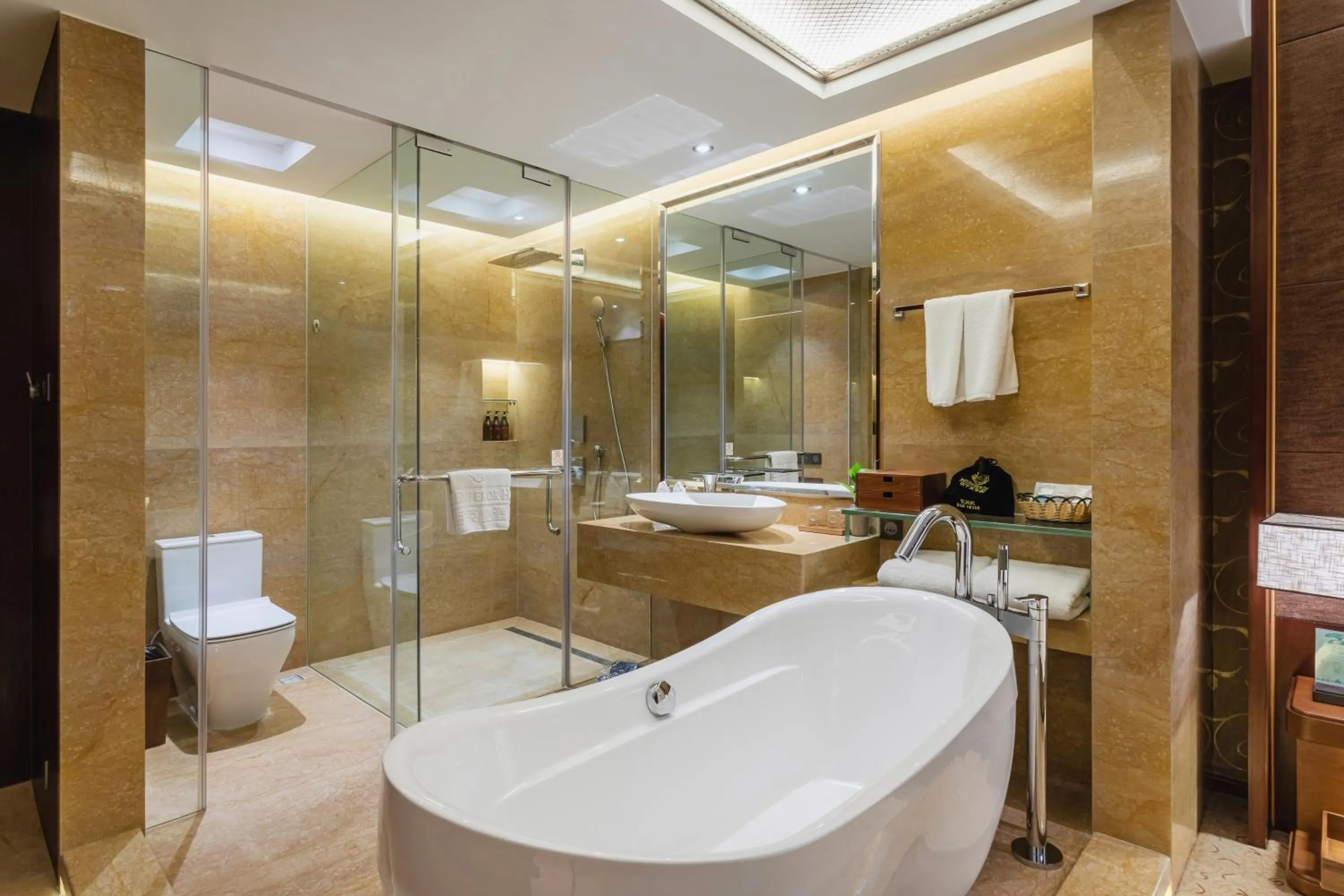 Bathroom in Chongqing Jiayu Emperor Hotel