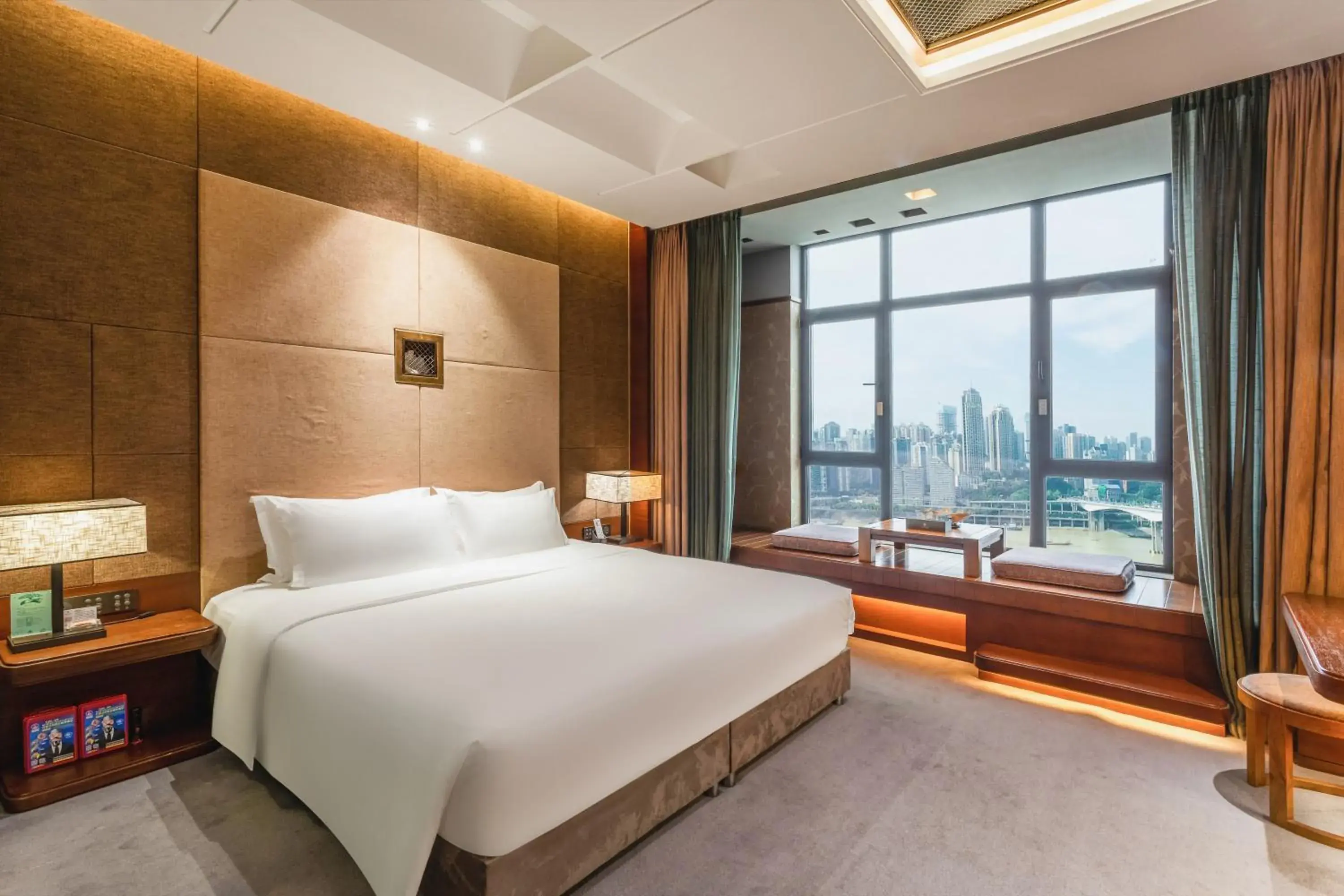 King Room with Lake View - single occupancy in Chongqing Jiayu Emperor Hotel King Room with Lake View - single occupancy in Chongqing Jiayu Emperor Hotel
