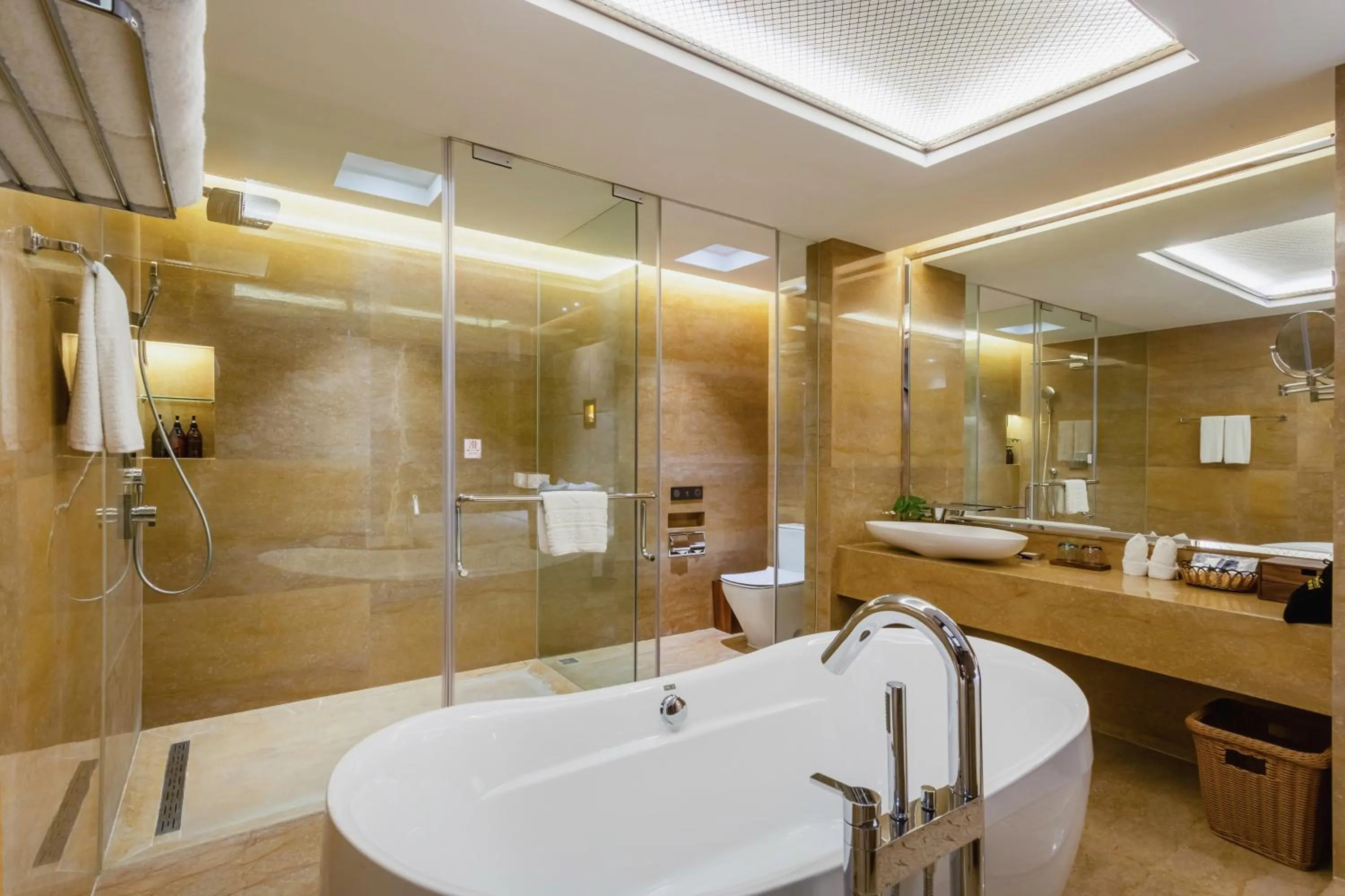 Shower in Chongqing Jiayu Emperor Hotel