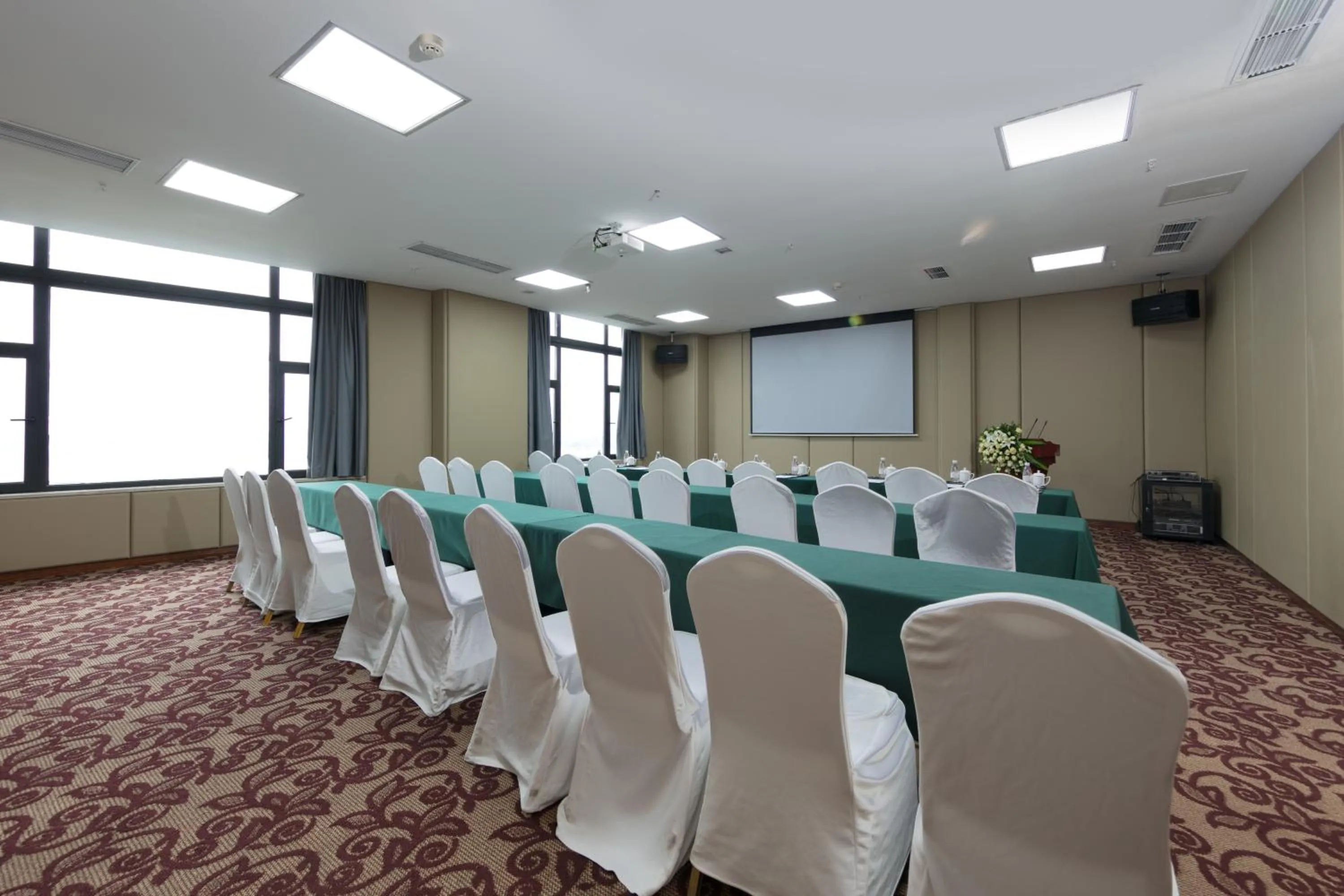 Meeting/conference room in Chongqing Jiayu Emperor Hotel
