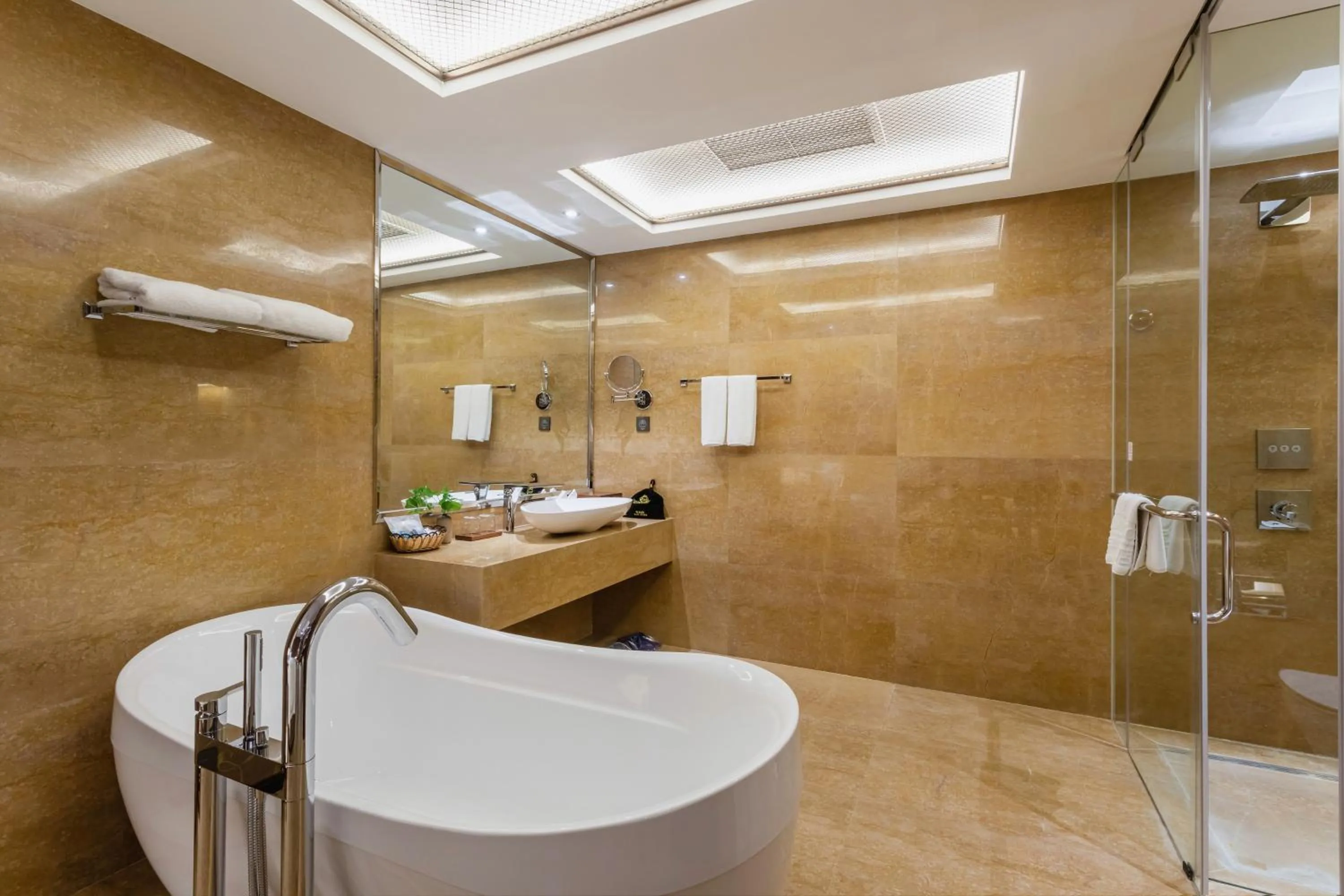 Bathroom in Chongqing Jiayu Emperor Hotel