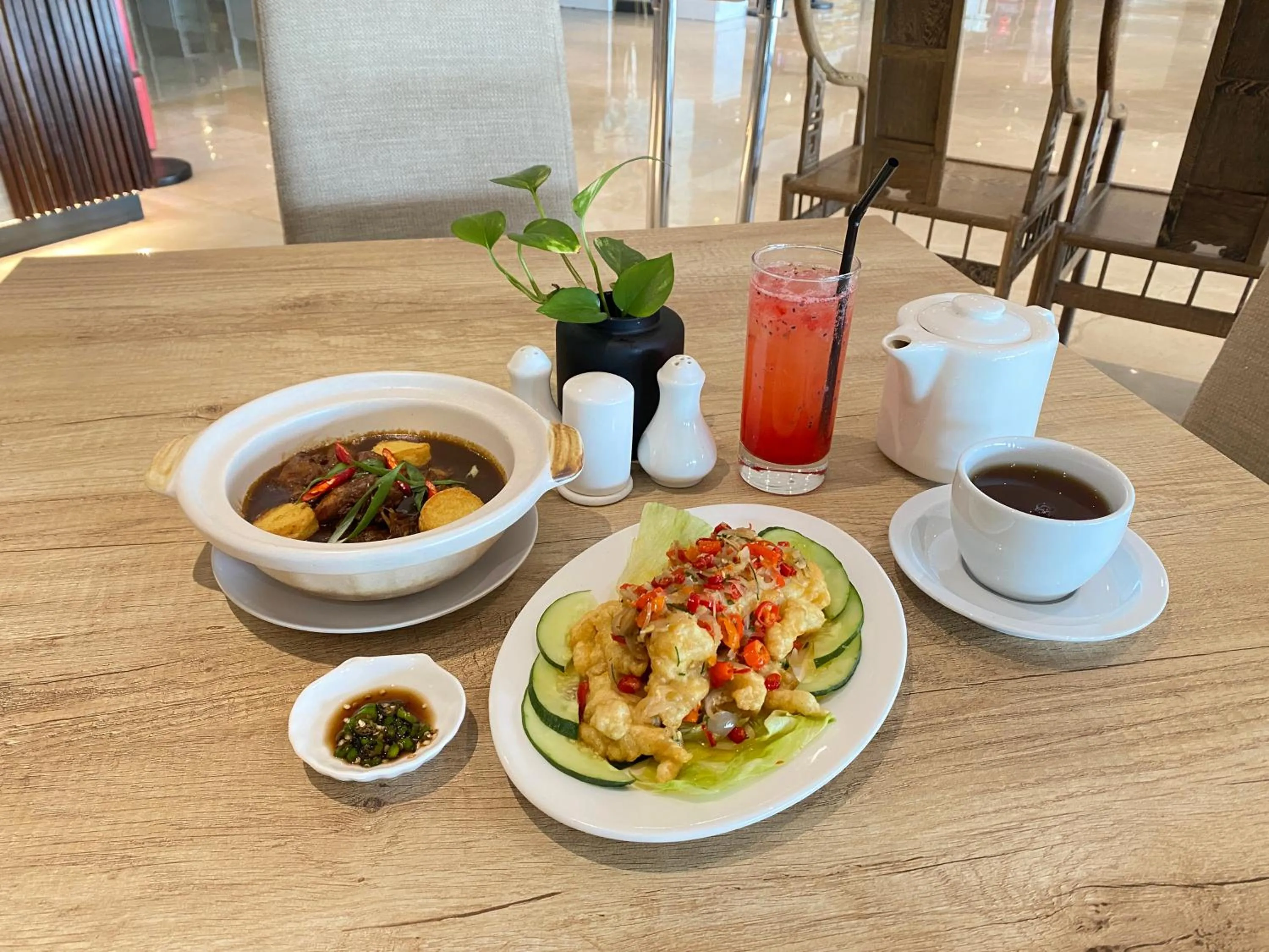 Food and drinks in Alltrue Sydney Hotel Batam Center