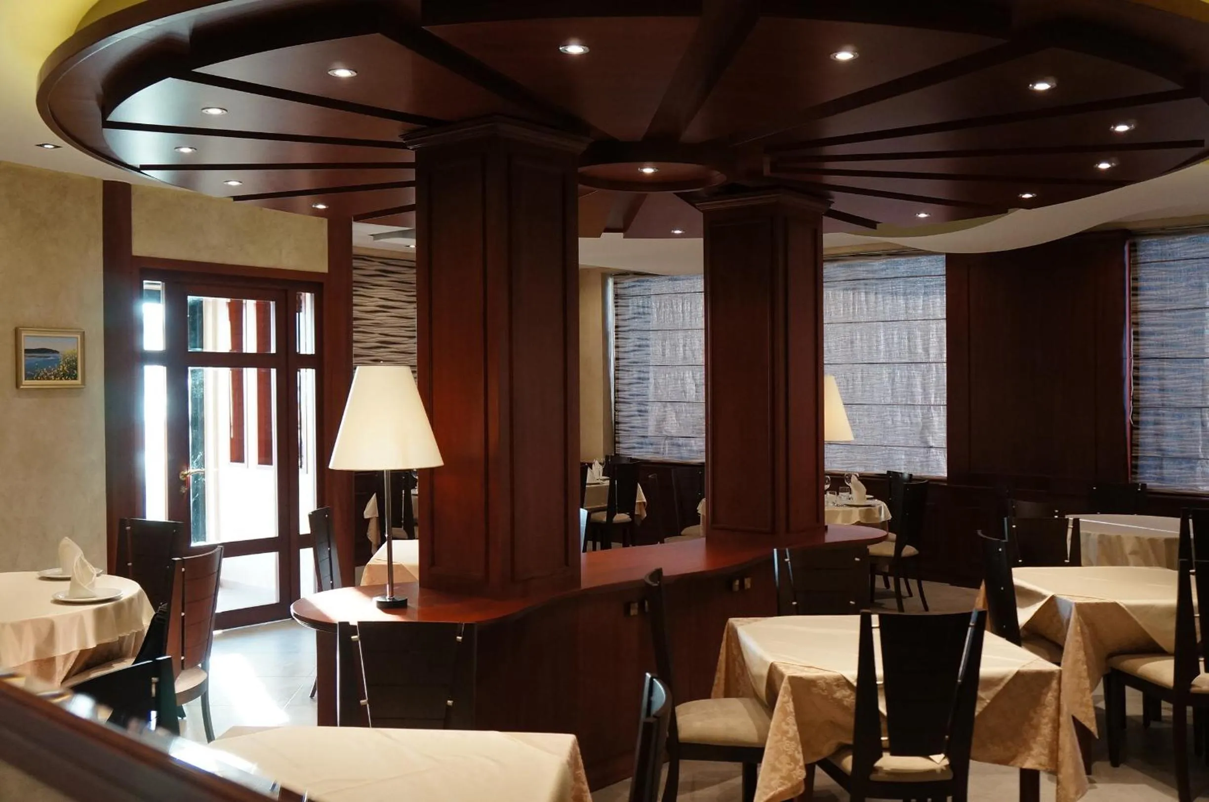 Restaurant/places to eat in Hotel Primavera