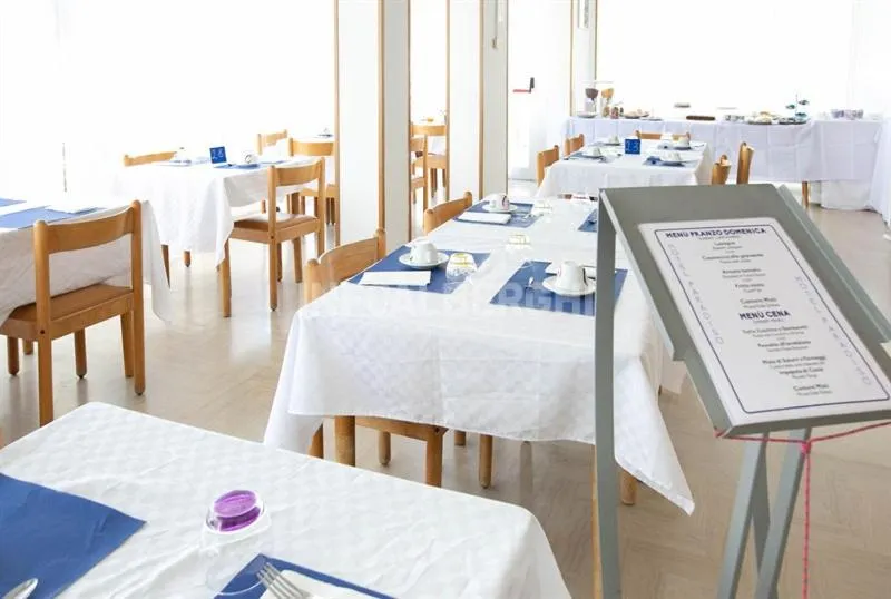 Restaurant/places to eat in Hotel Paradiso