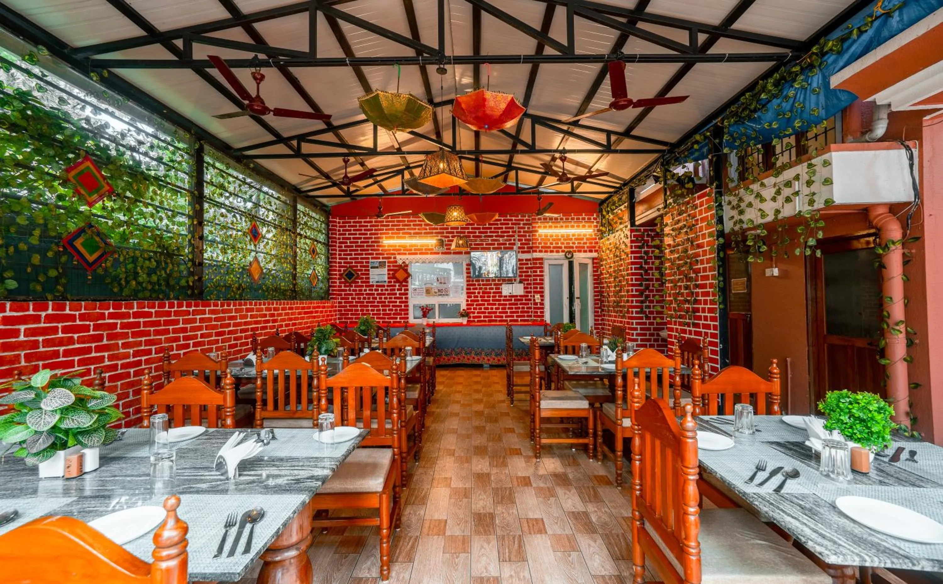 Restaurant/places to eat in Raj Samudra Hotel and Spa