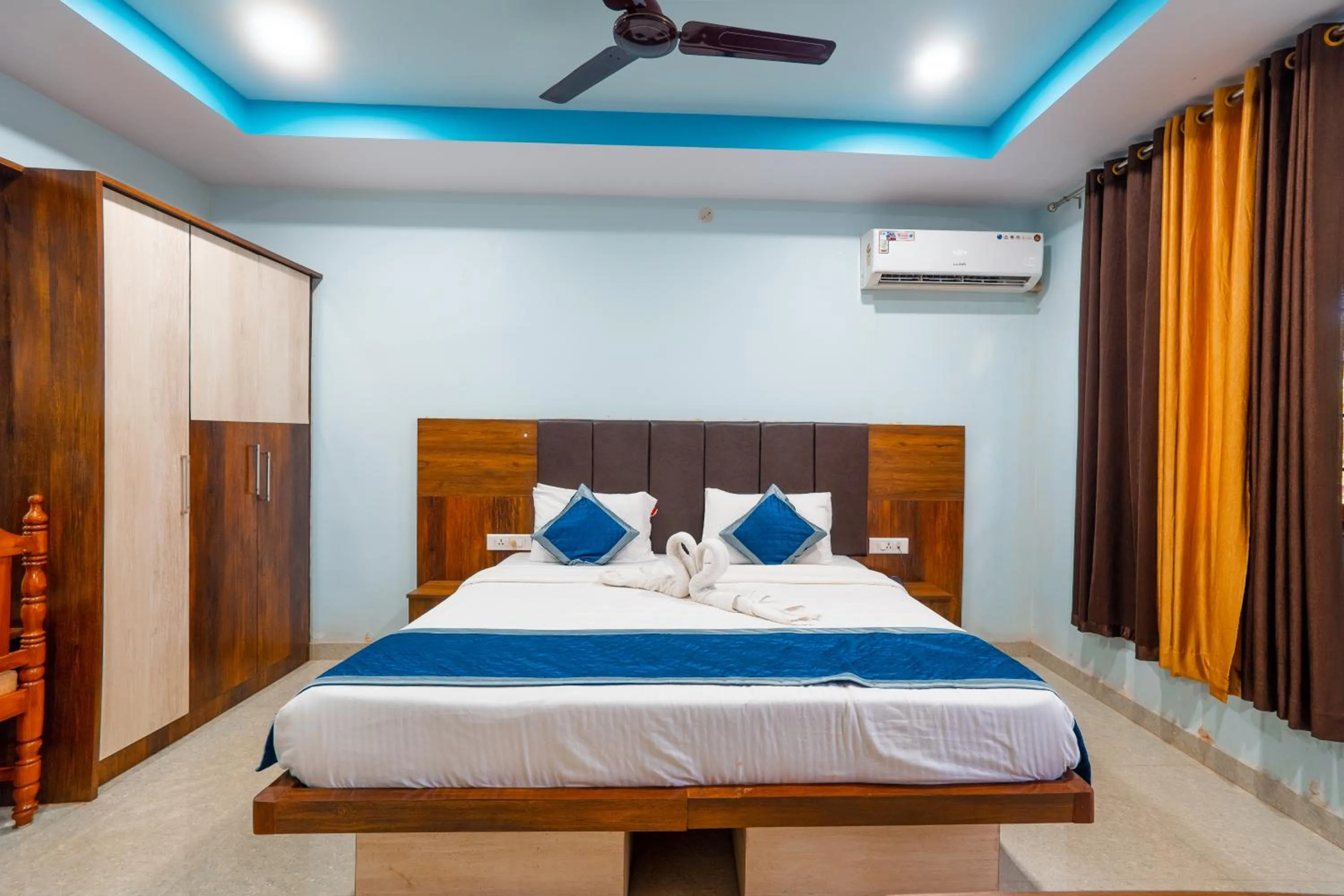 Photo of the whole room, Bed in Raj Samudra Hotel and Spa