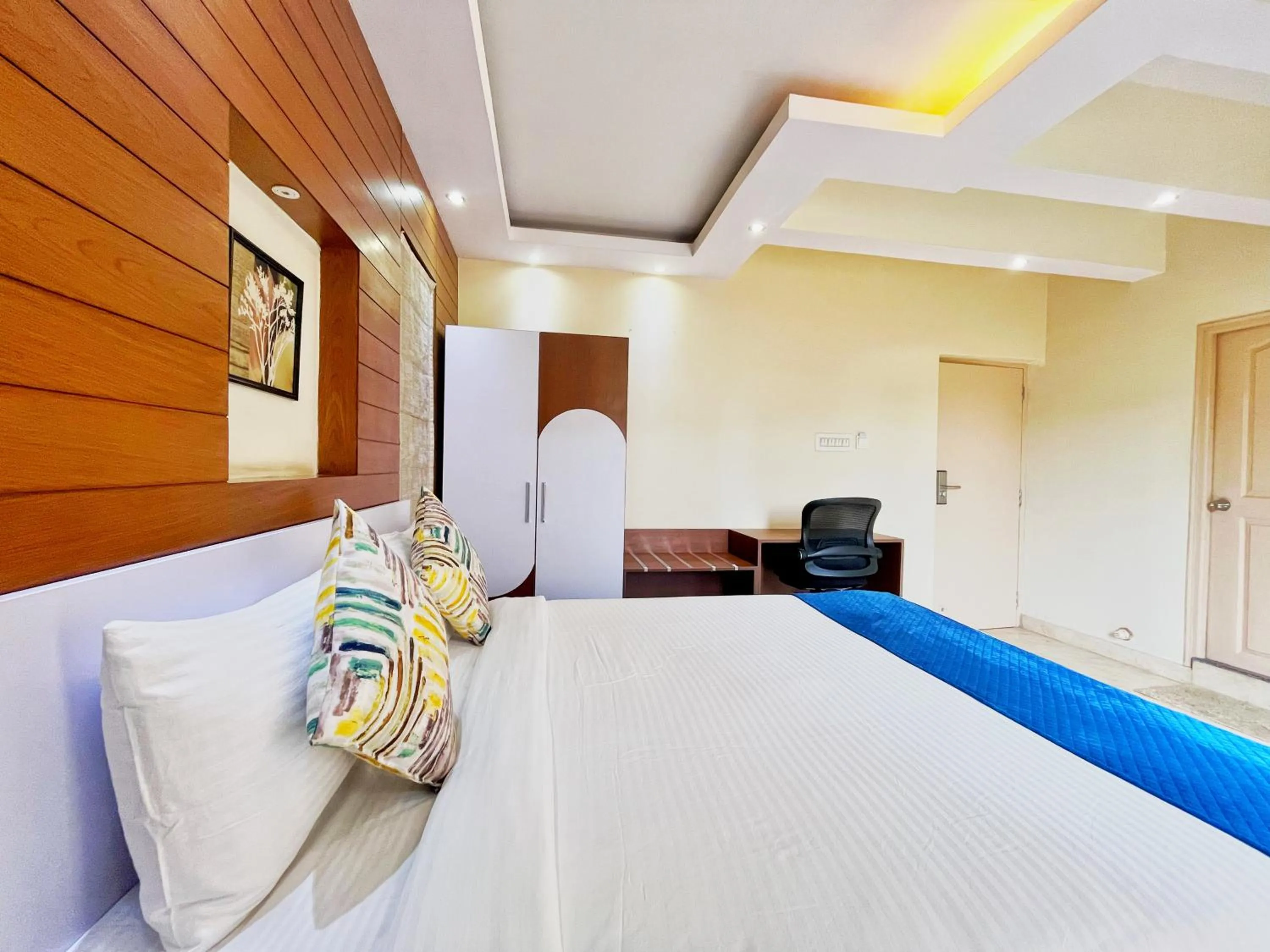 Bed in Mystic Felicity Inn