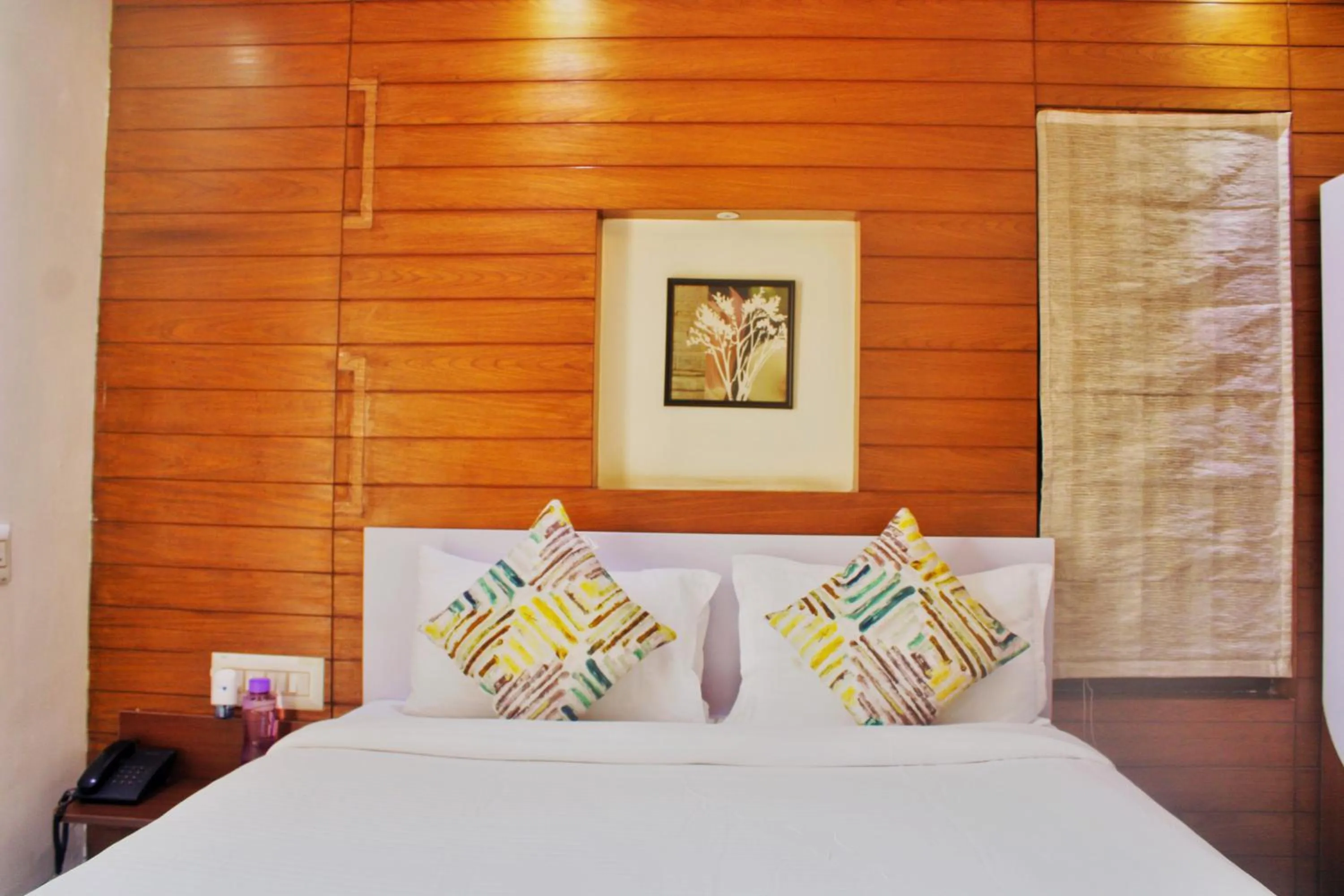 Bed in Mystic Felicity Inn