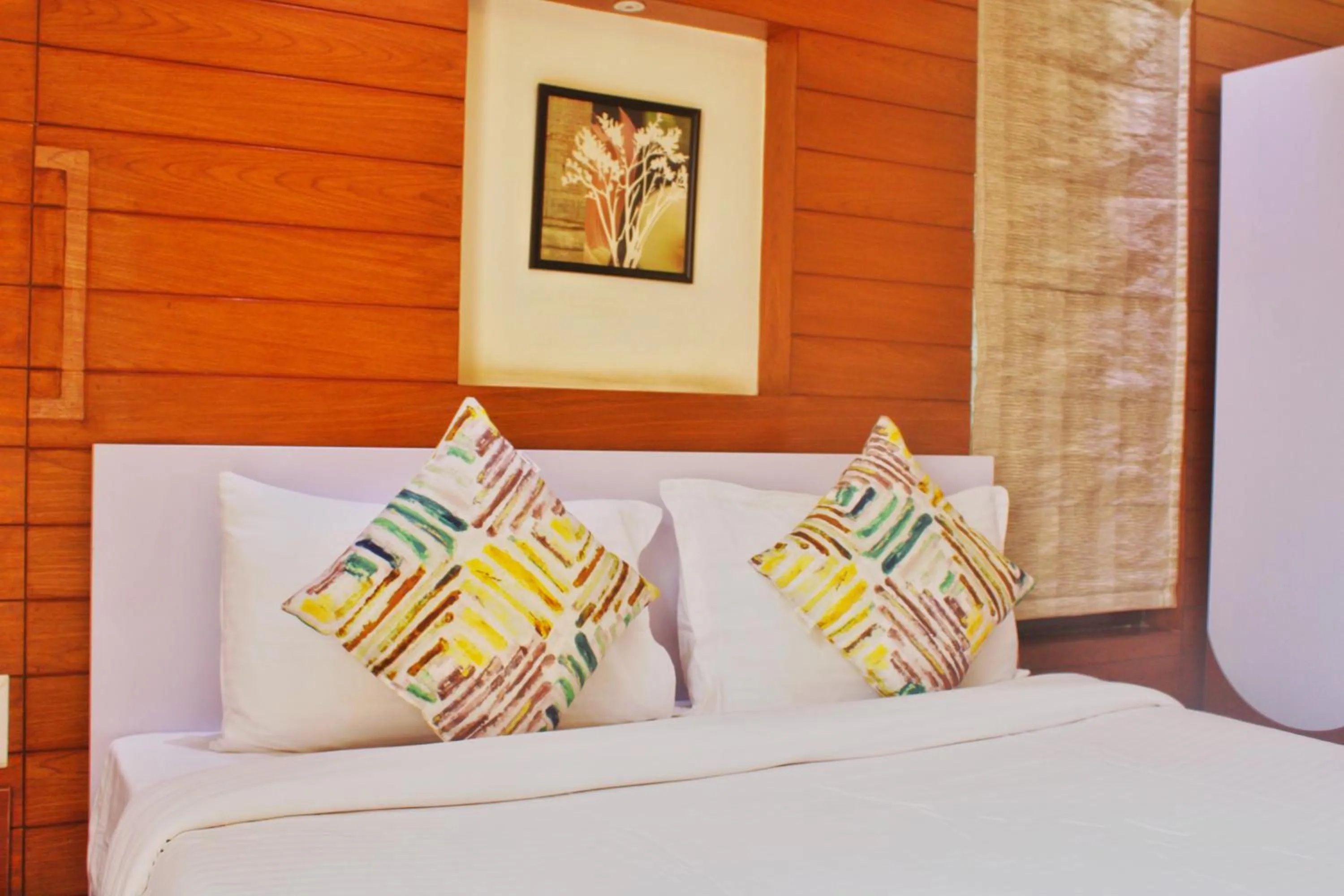 Bed in Mystic Felicity Inn