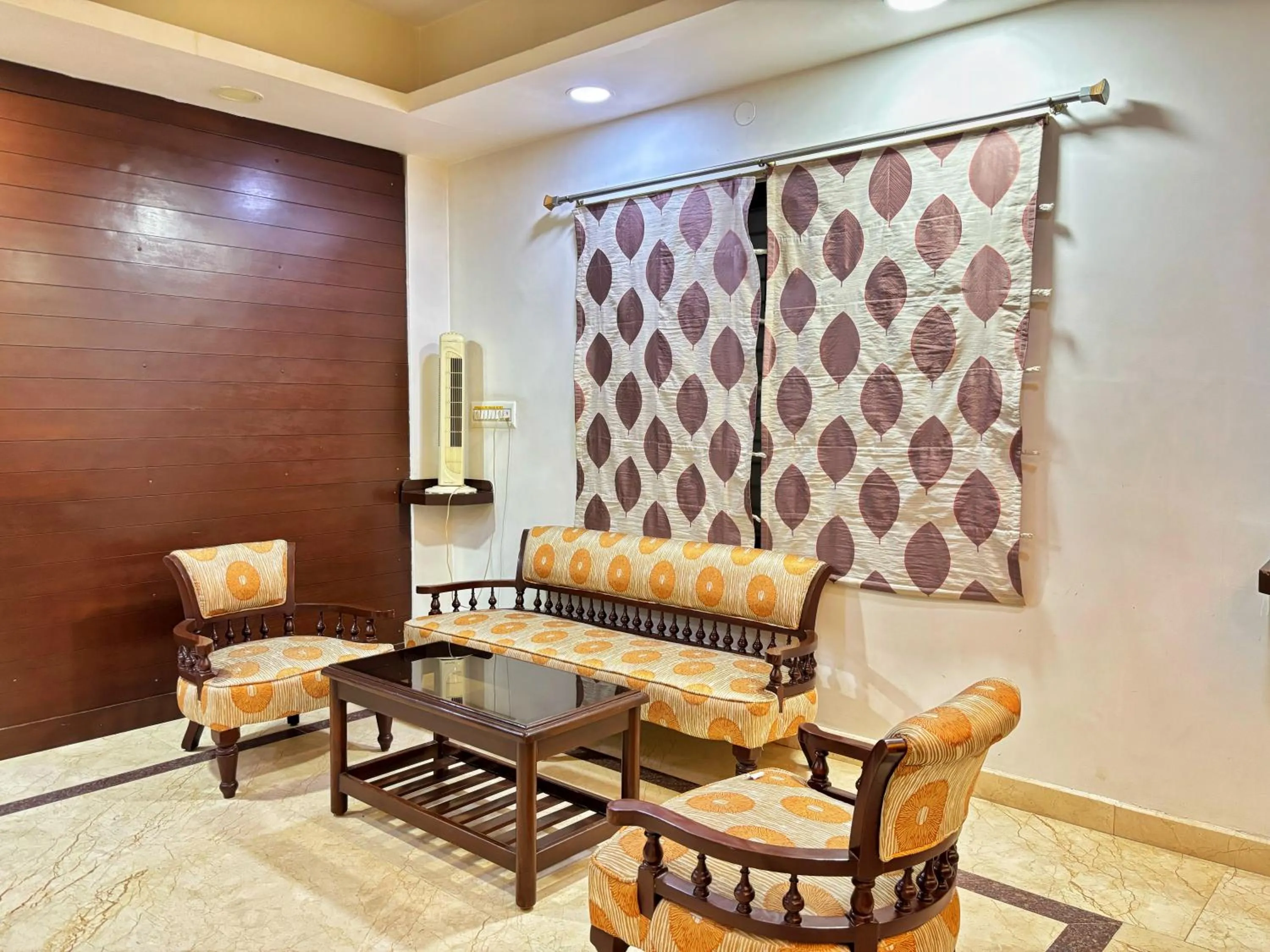 Living room in Mystic Felicity Inn