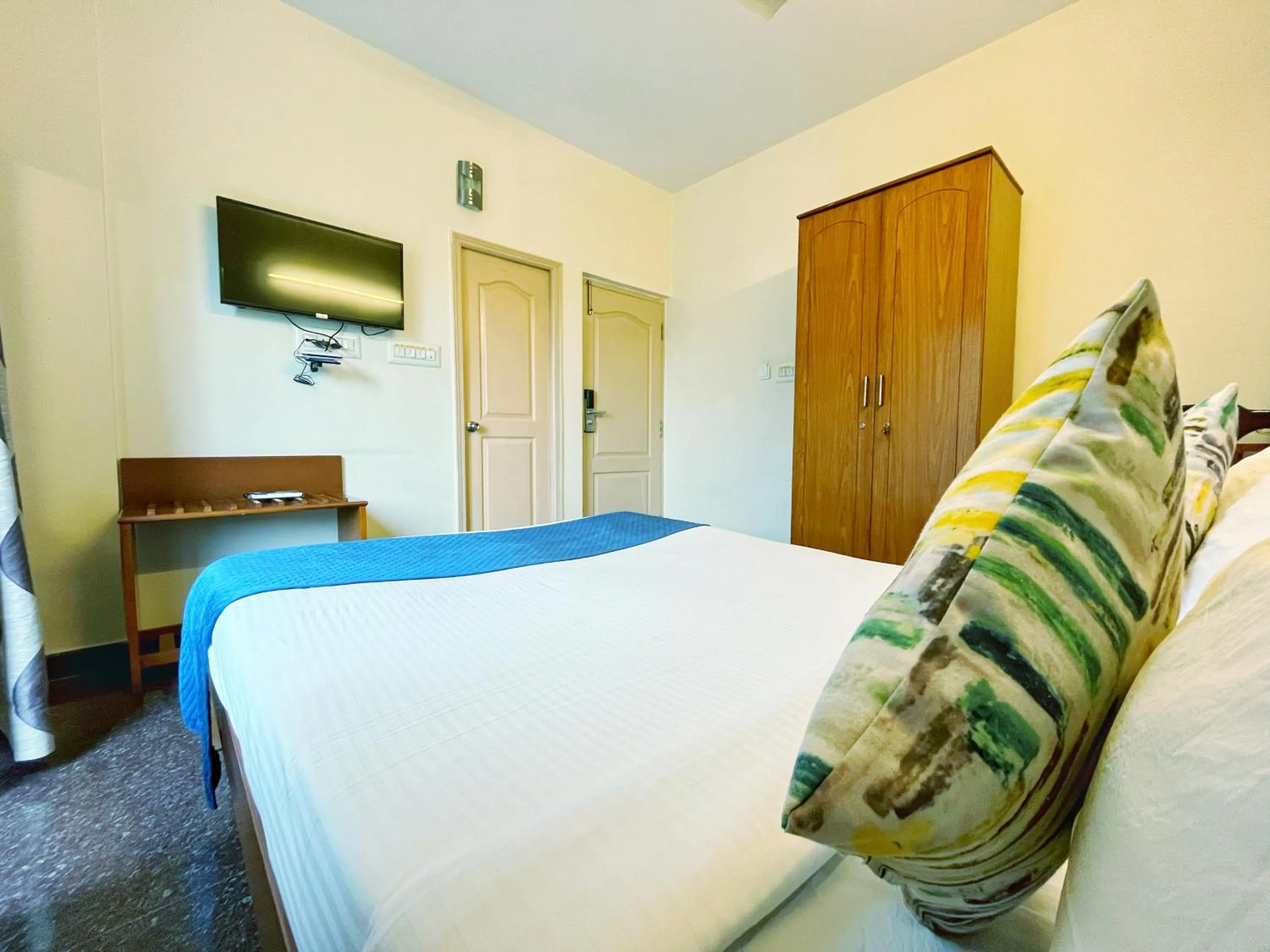 Bed in Mystic Felicity Inn