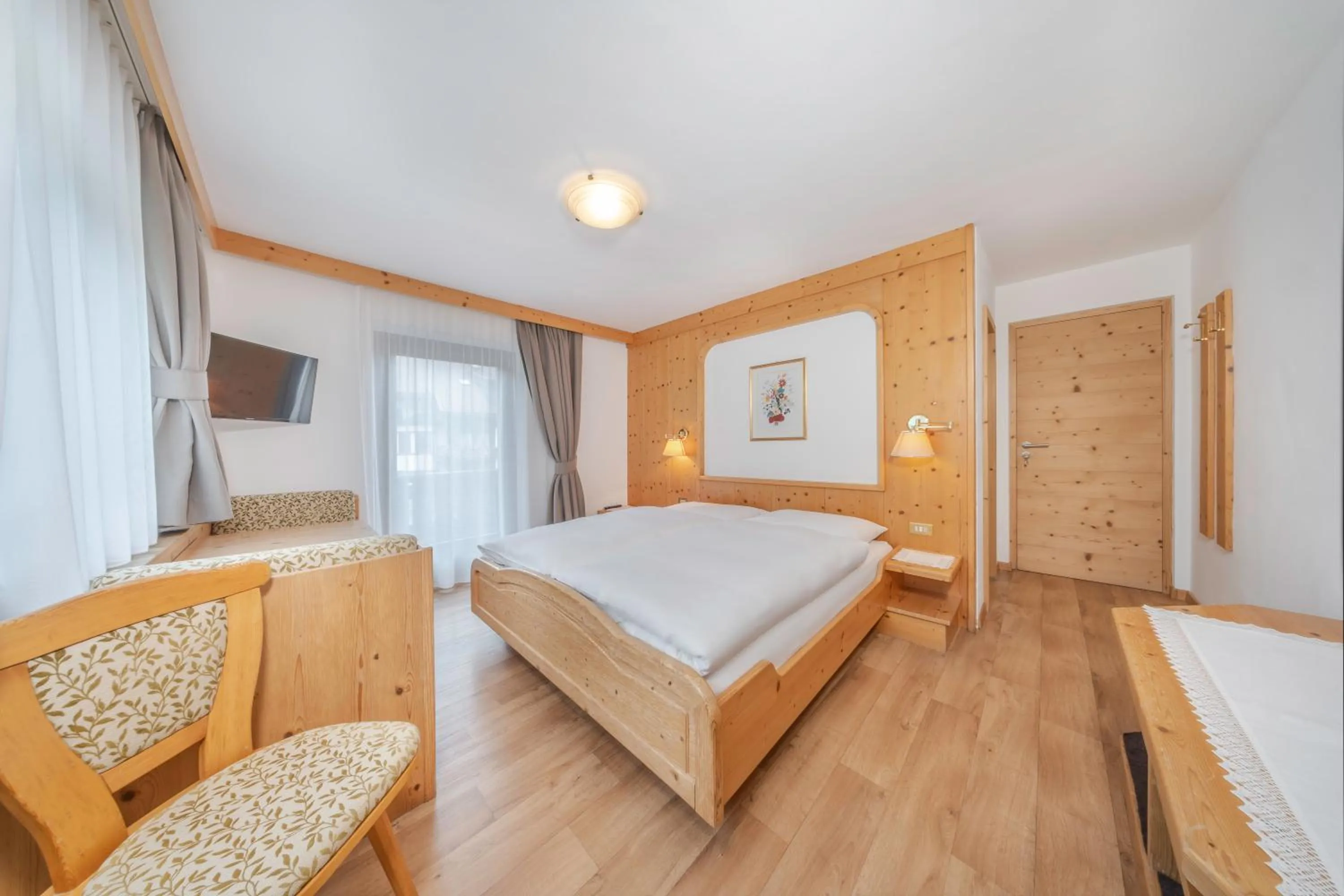 Photo of the whole room, Bed in Garni Tramans