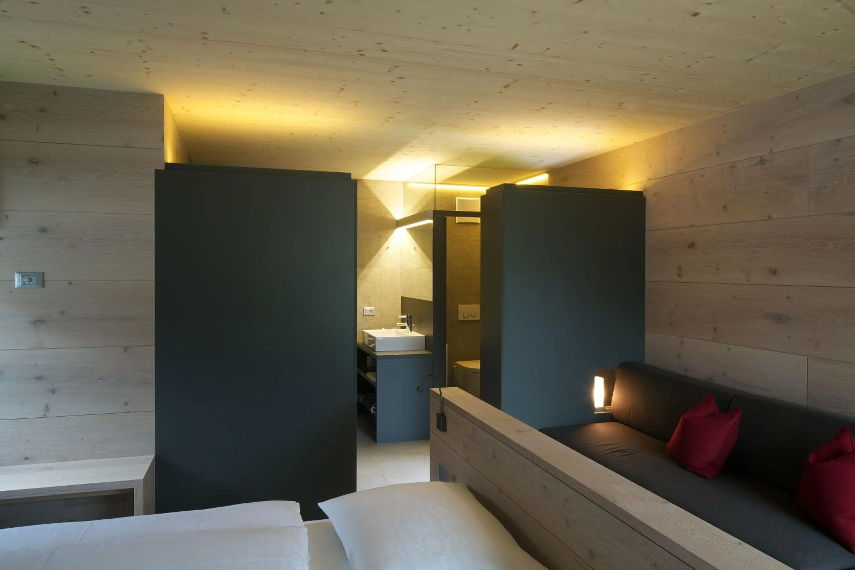 Decorative detail, Bed in Garni Tramans