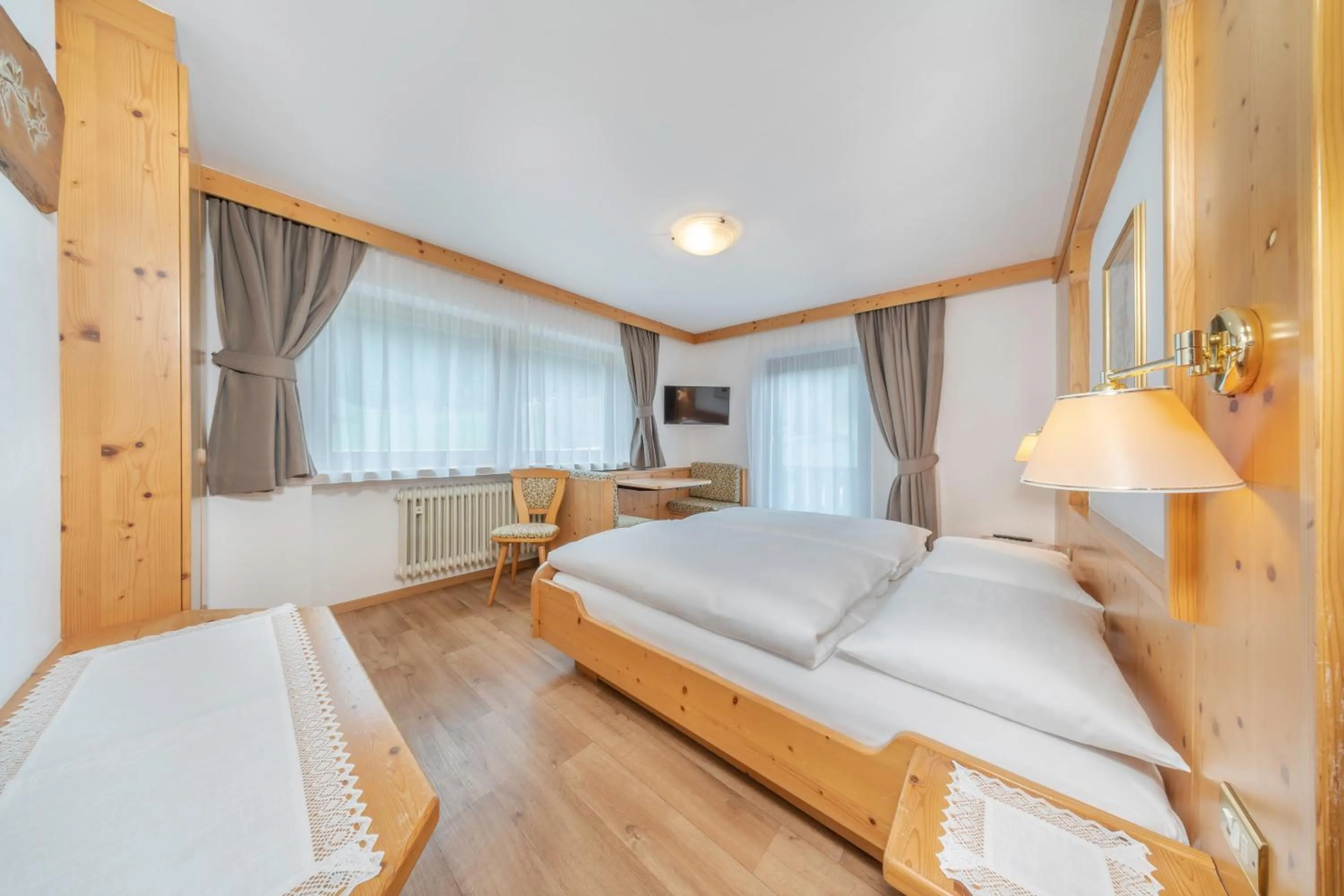 Photo of the whole room, Bed in Garni Tramans