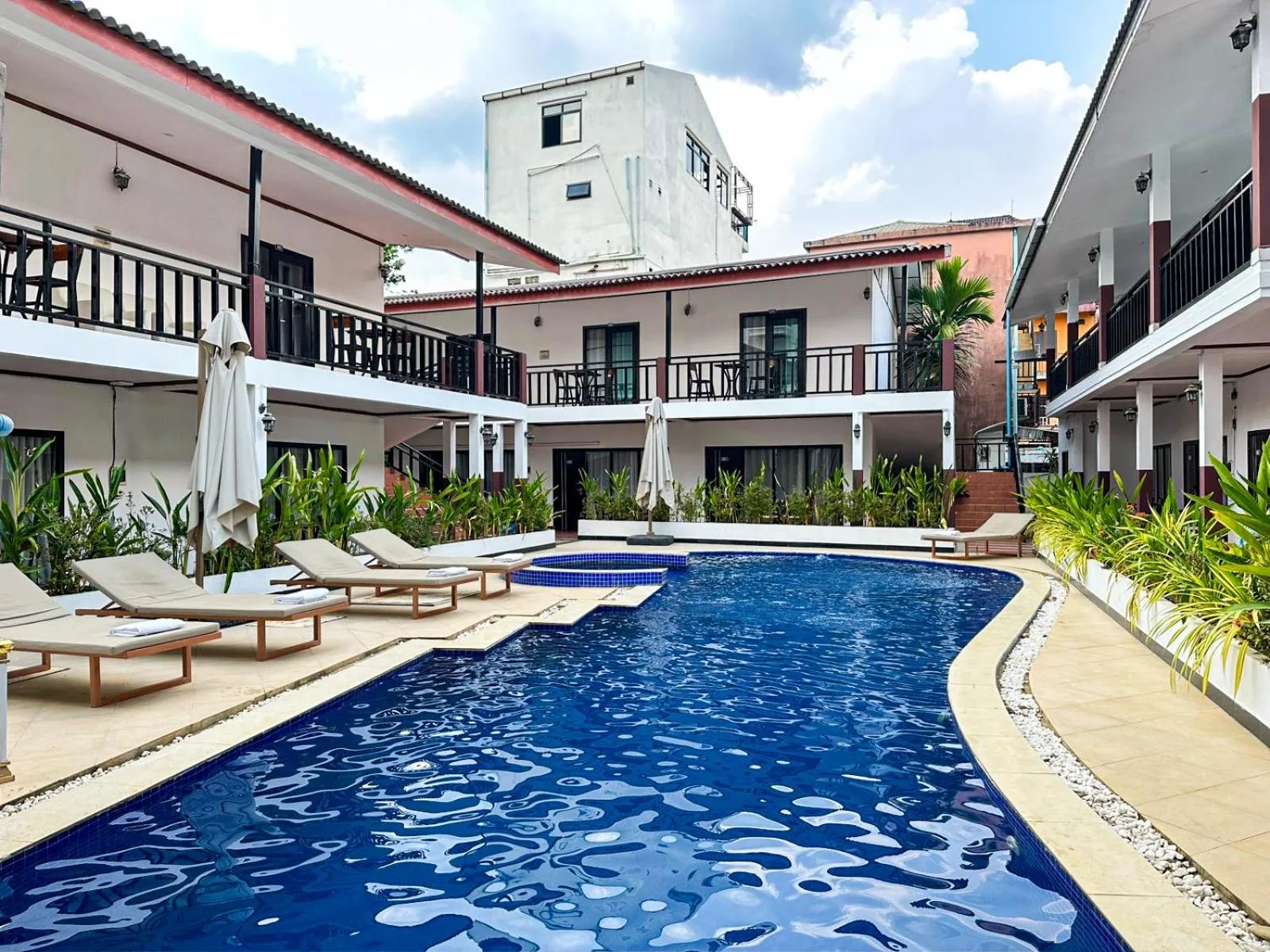 Swimming pool in Vangvieng Night Market Resort