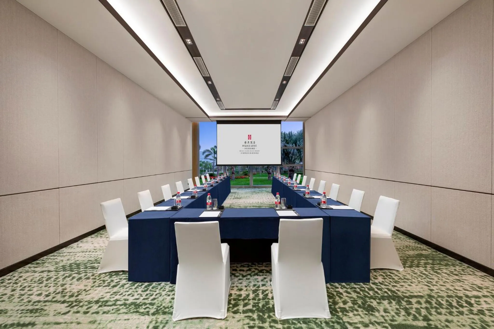 Meeting/conference room in HUALUXE Beihai Silver Beach Resort by IHG